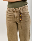 Toxik3 pantalon jean bootcut denim stretch accessoire pendentif