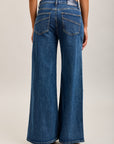 Weite Stretch-Jeanshose von Toxik3 mit Ausschnitten und Taschen