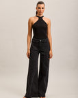 Weite Stretch-Jeanshose von Toxik3 mit Ausschnitten und Taschen