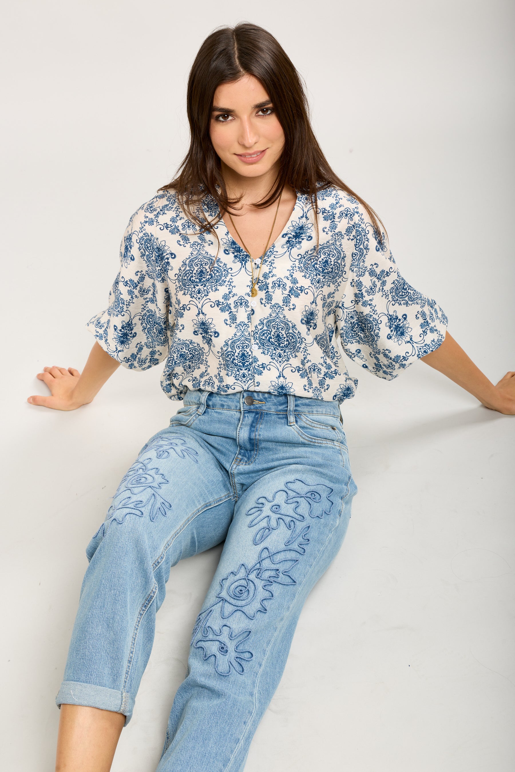 Toxik3 mom jeansbroek met geborduurde bloemenpatroondetails