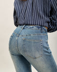 Toxik3 gewaschene, gerade Jeans mit Büffel-Stickmustern