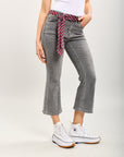 Toxik3 Bootcut-Jeans mit kurzem Schnitt aus Stretch-Jeans und Krawatte