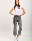 Toxik3 Bootcut-Jeans mit kurzem Schnitt aus Stretch-Jeans und Krawatte