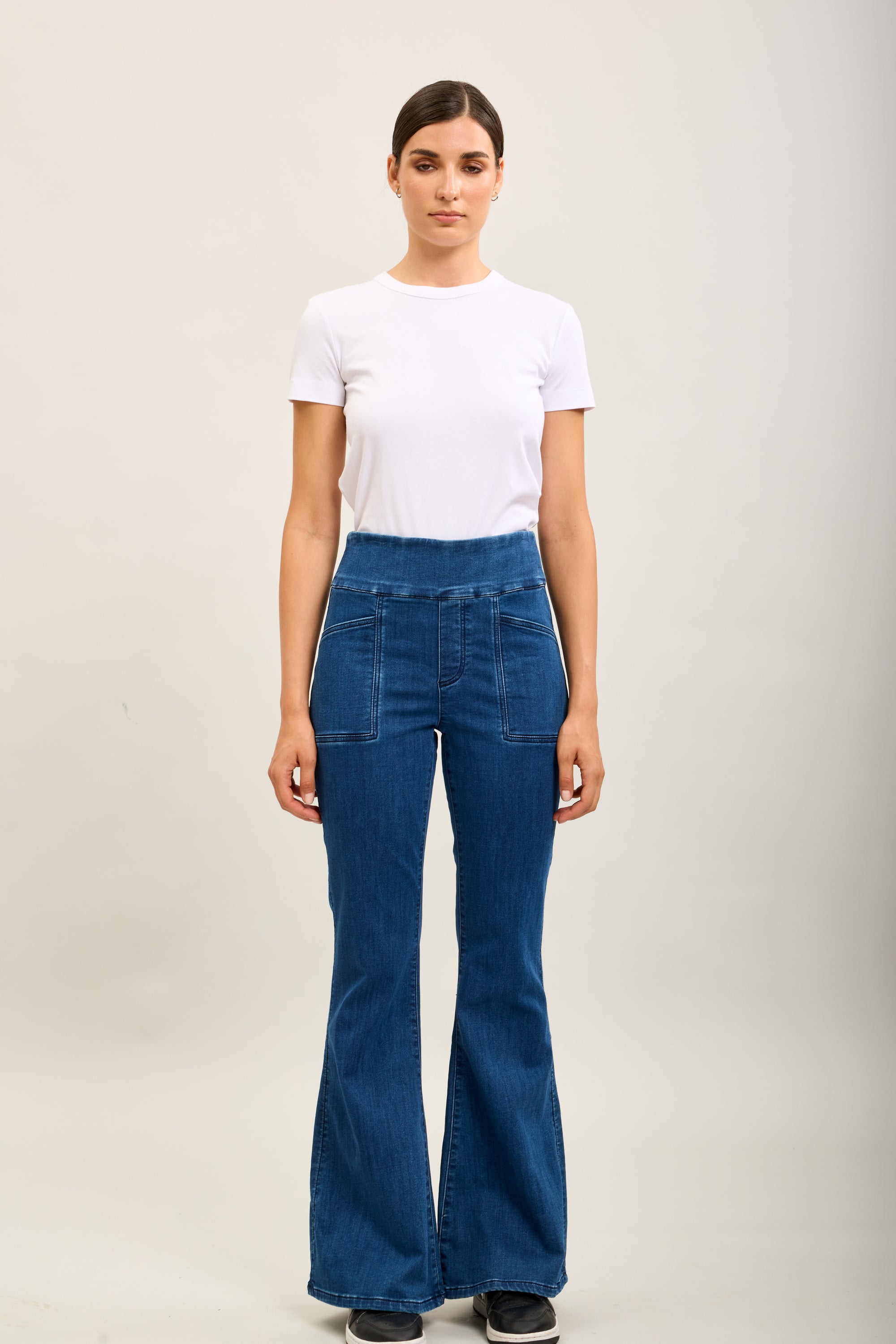 Hoch taillierte Toxik3-Jeanshose aus Stretch-Denim zum Überziehen