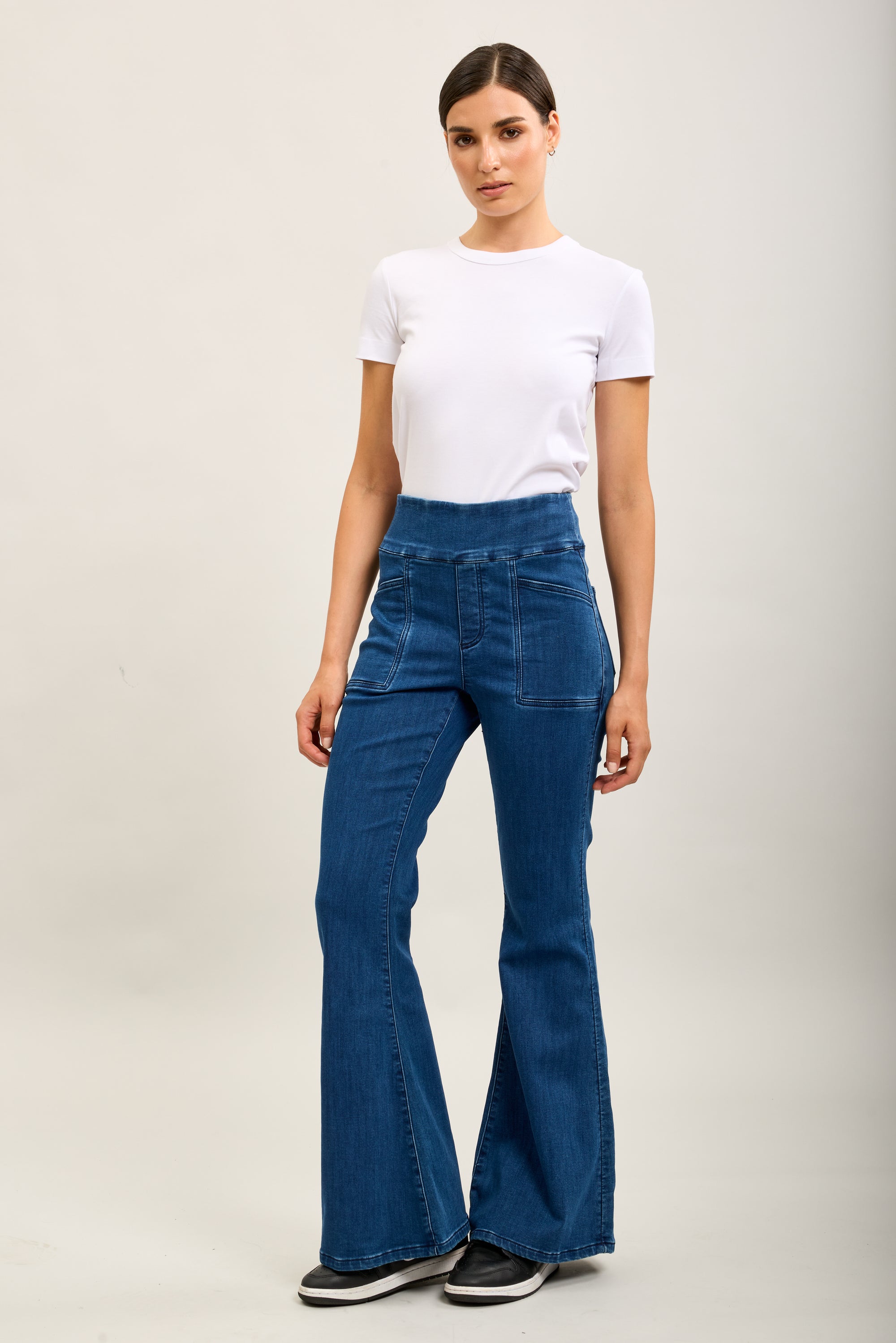 Hoch taillierte Toxik3-Jeanshose aus Stretch-Denim zum Überziehen