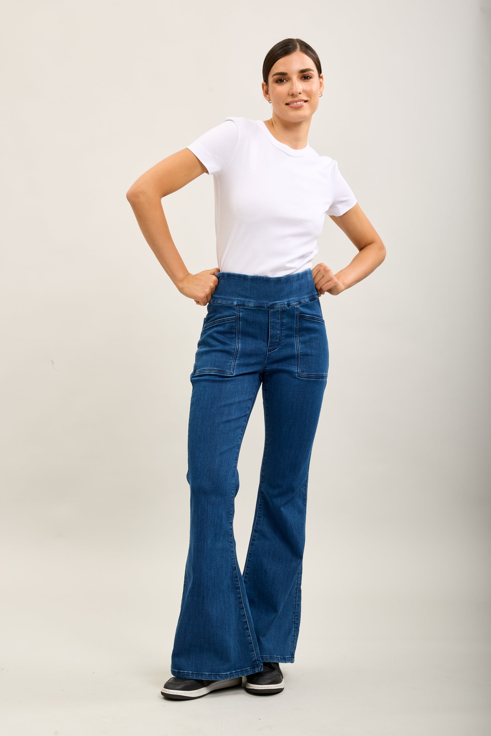 Hoch taillierte Toxik3-Jeanshose aus Stretch-Denim zum Überziehen