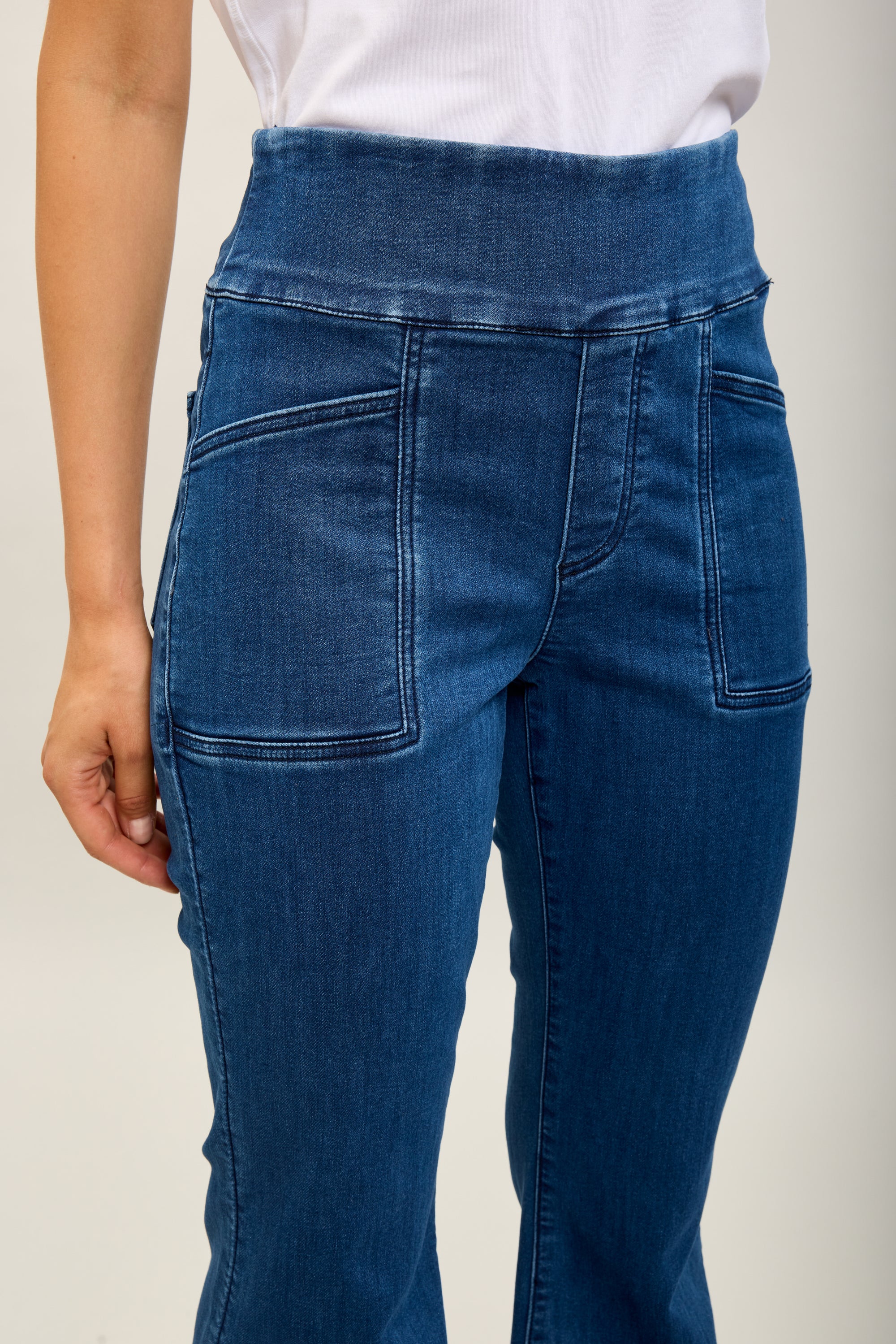 Hoch taillierte Toxik3-Jeanshose aus Stretch-Denim zum Überziehen