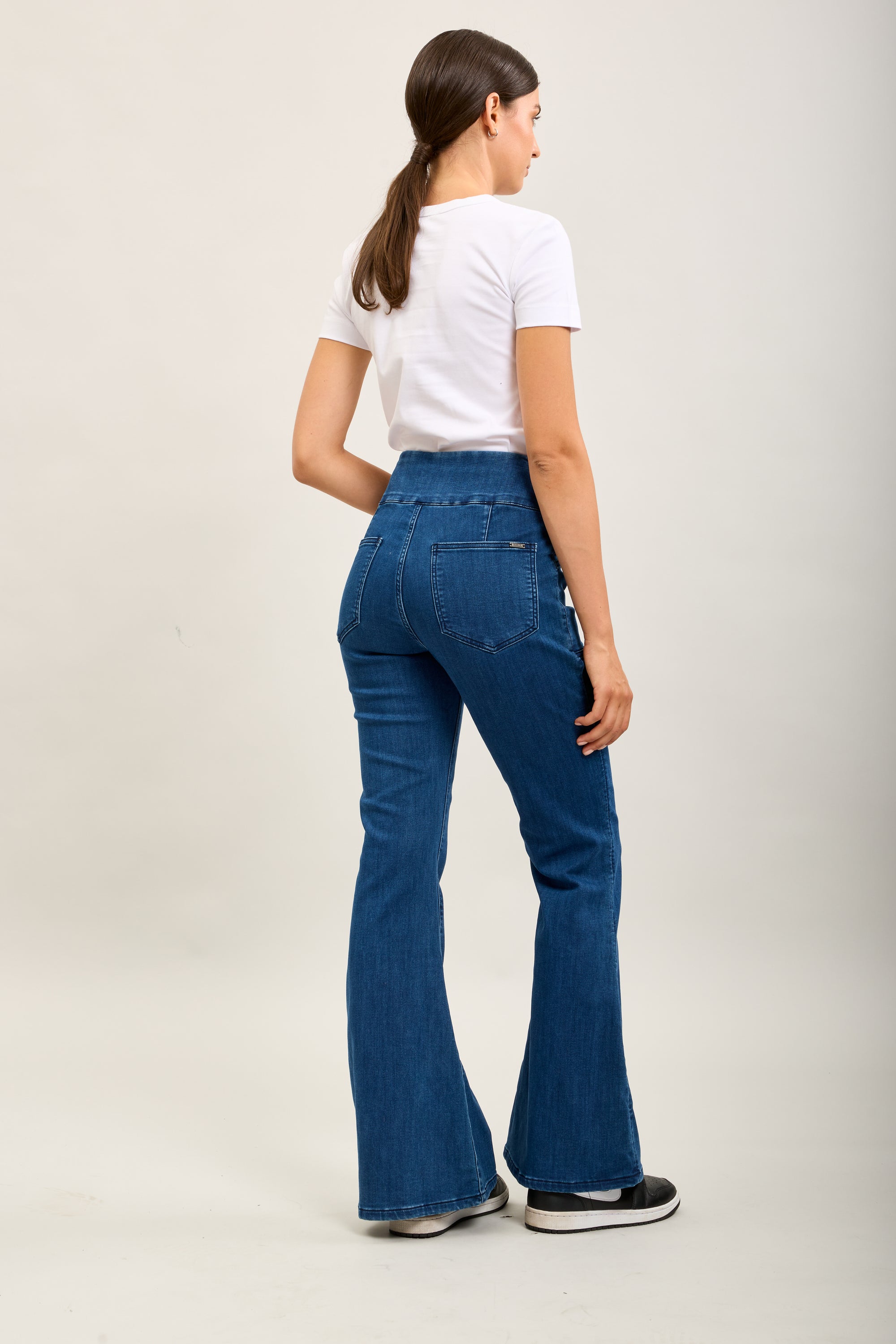 Hoch taillierte Toxik3-Jeanshose aus Stretch-Denim zum Überziehen