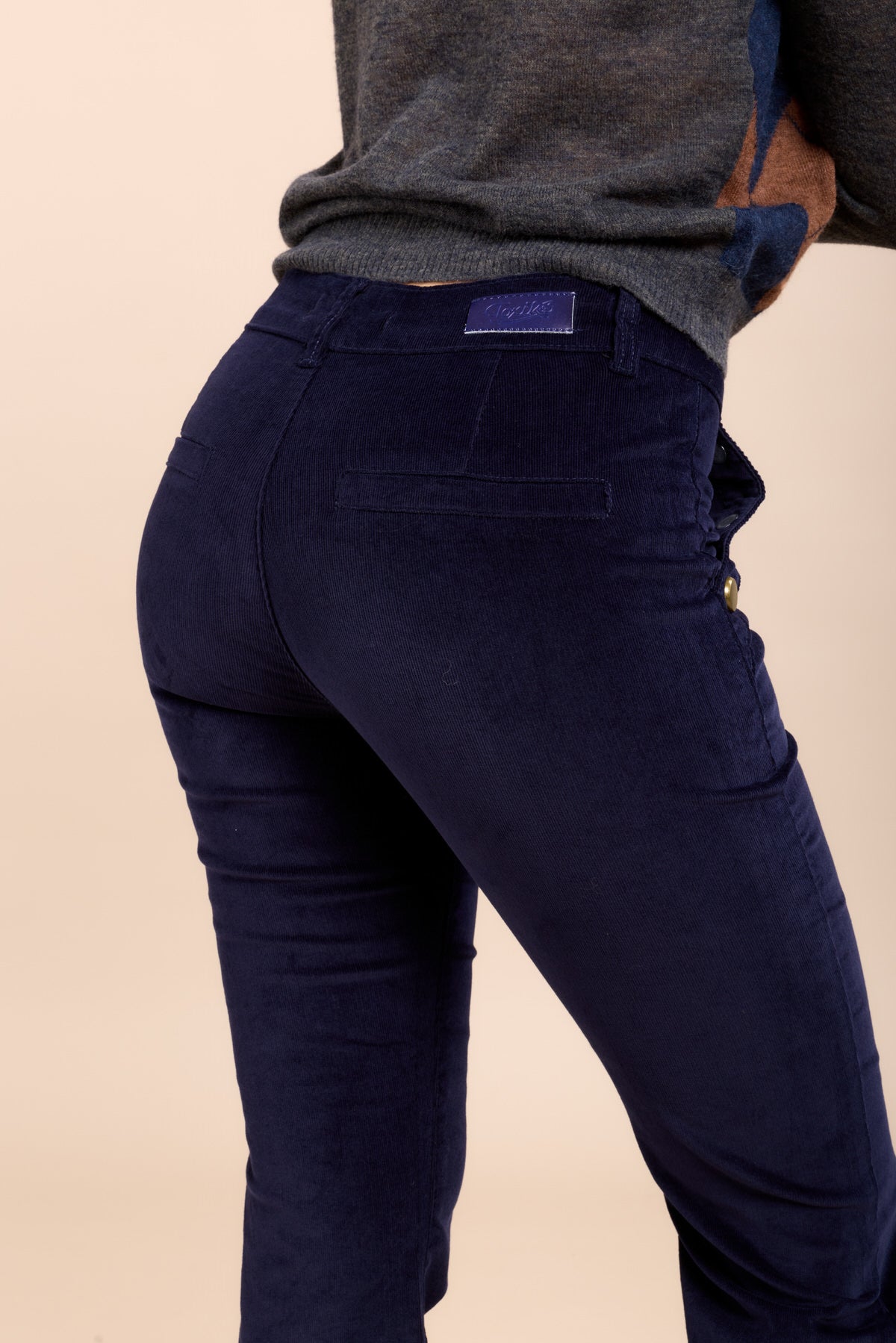 Toxik3 pantalon velours flare détails boutons or