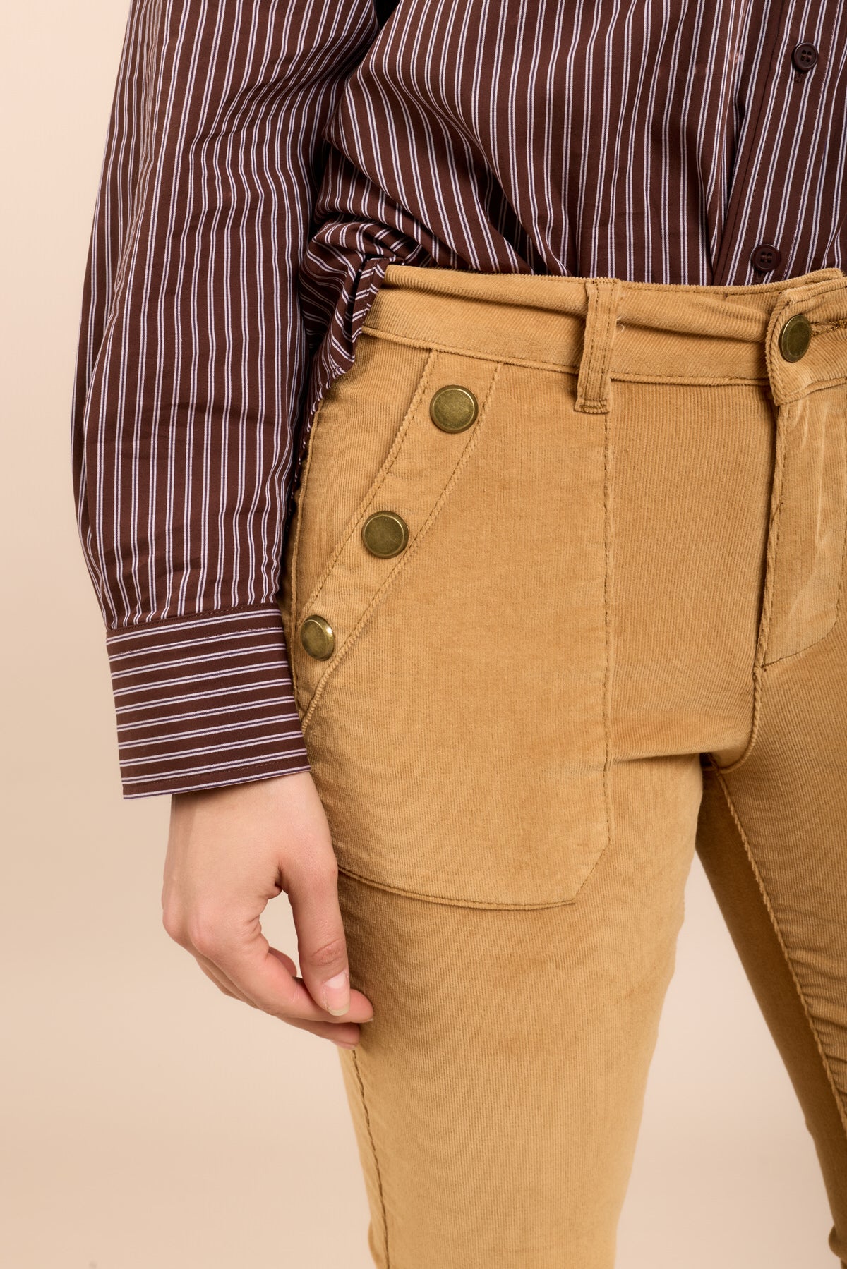 Toxik3 pantalon velours flare détails boutons or