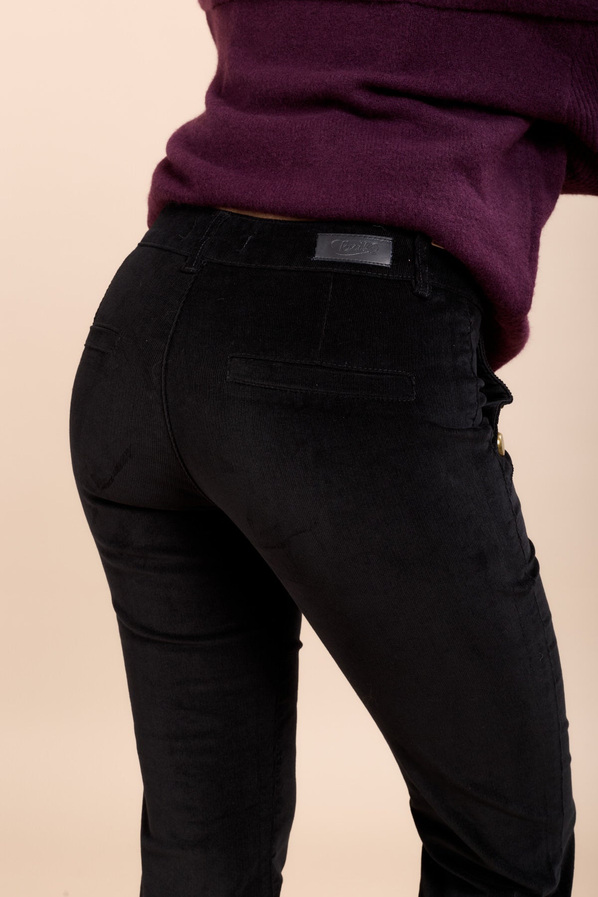 Toxik3 pantalon velours flare détails boutons or