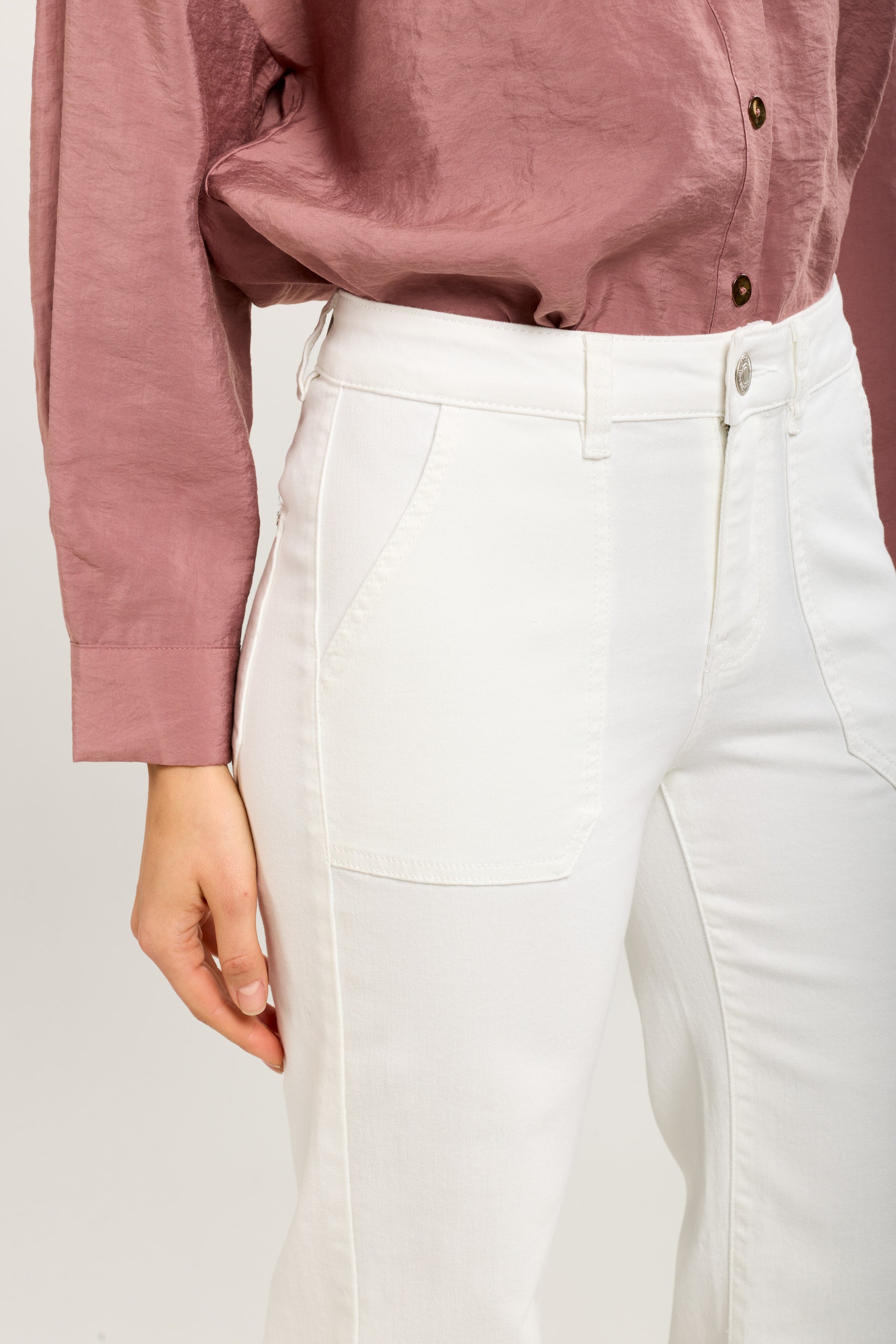 Vaqueros acampanados elásticos Toxik3 con bolsillos grandes