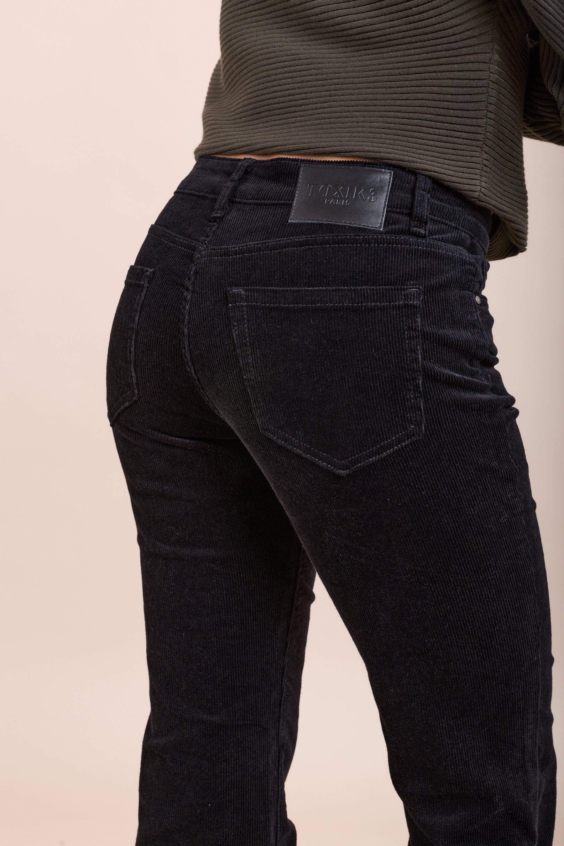 Toxik3 Bootcut-Hose aus Stretch-Velours