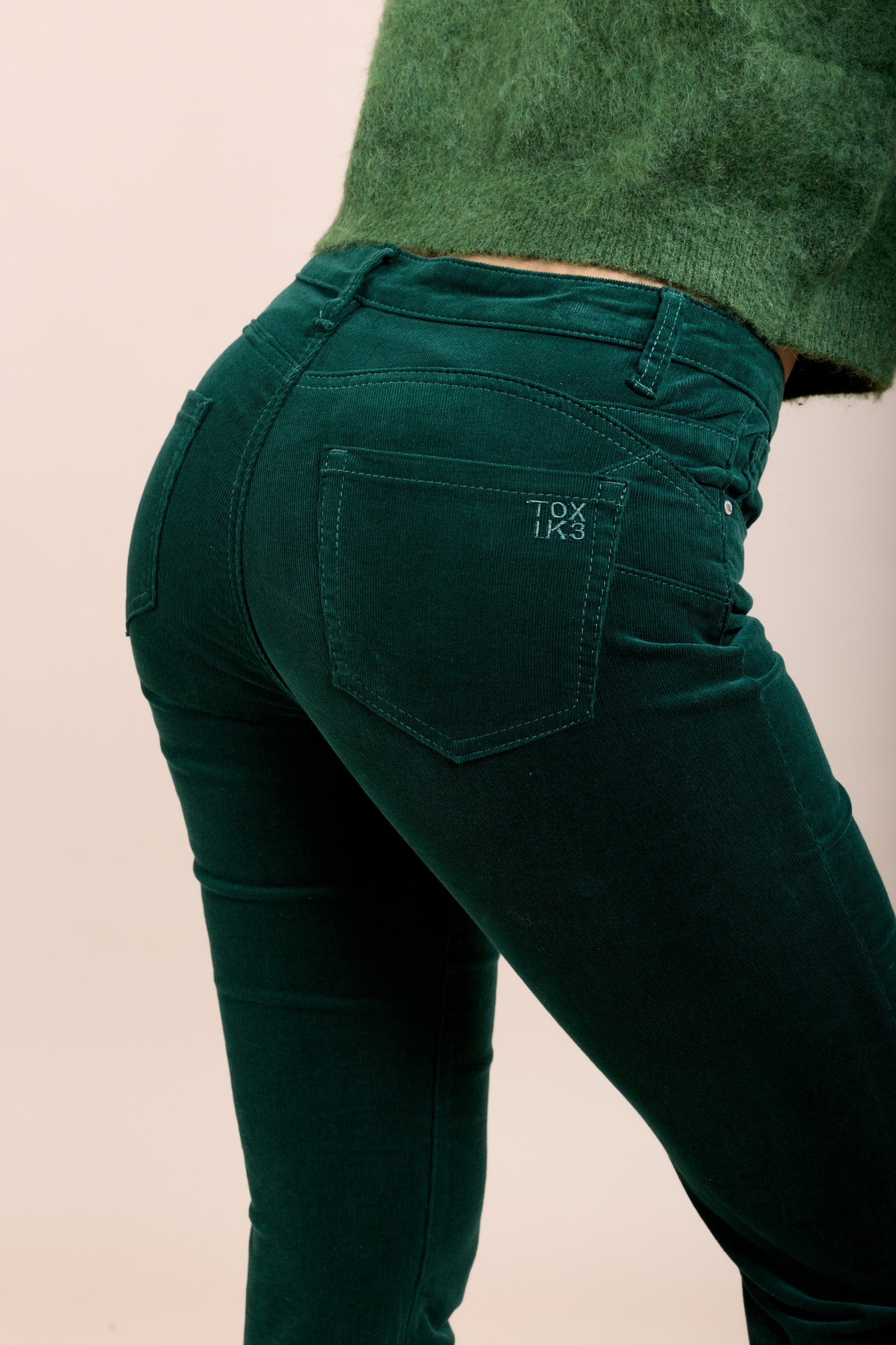 Toxik3 pantalon slim push-up stretch en velours milleraies