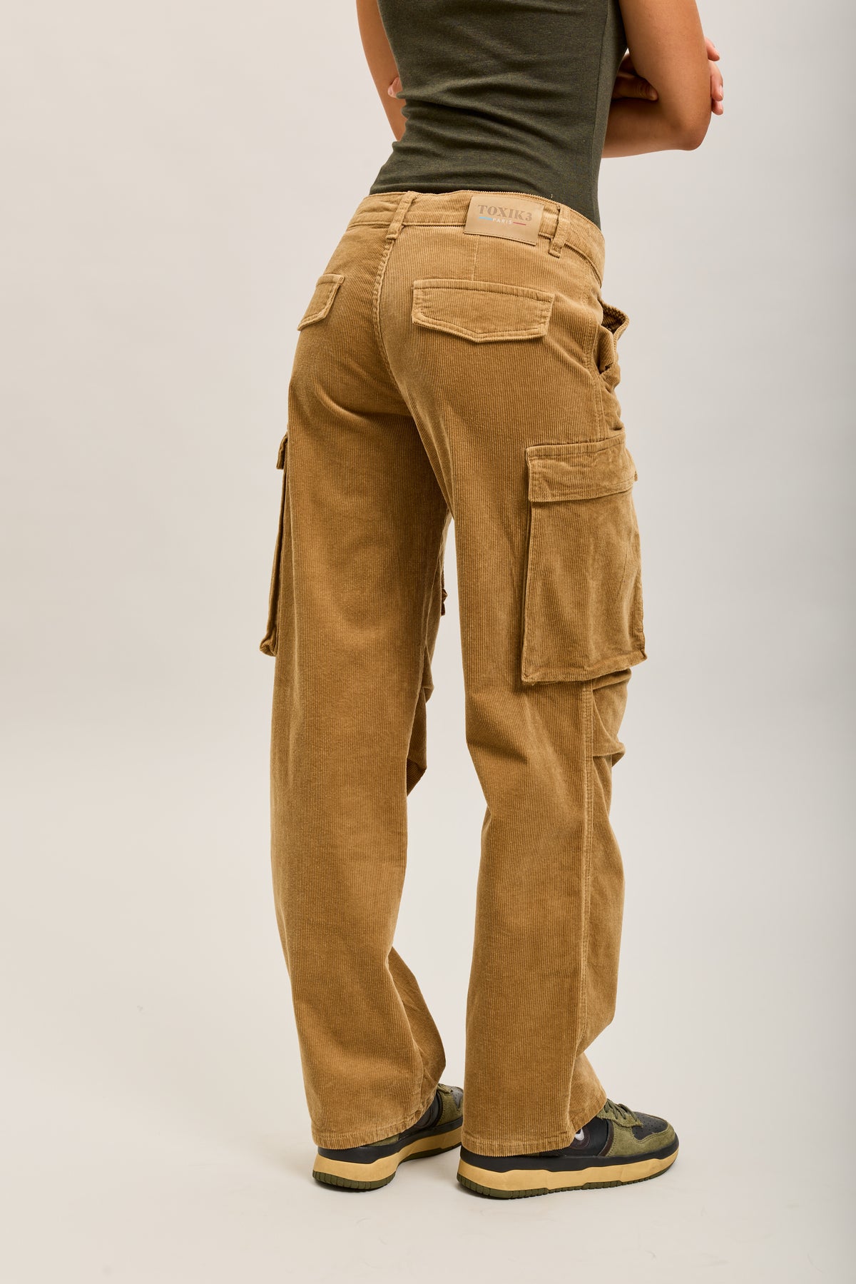 Toxik3 pantalones cargo milrayas anchos de terciopelo