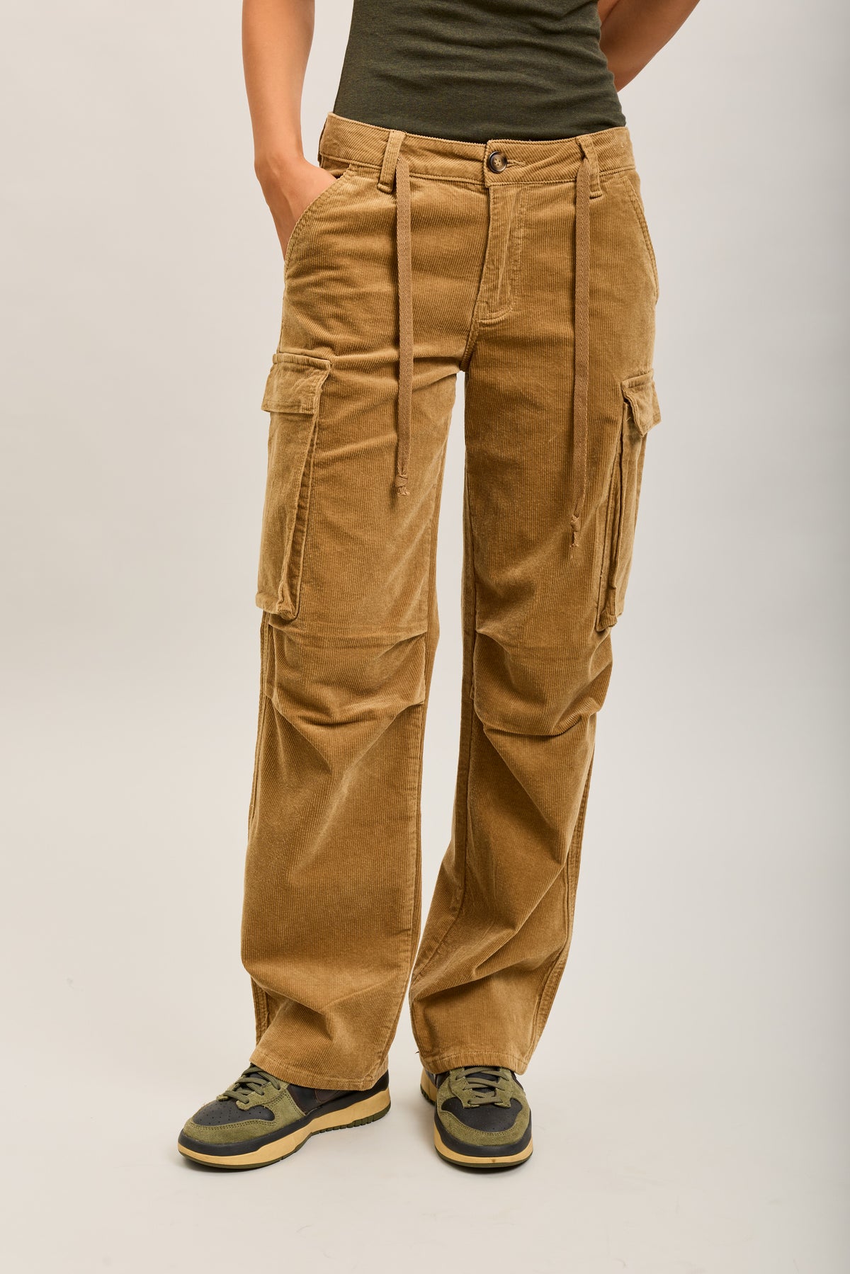 Toxik3 pantalones cargo milrayas anchos de terciopelo