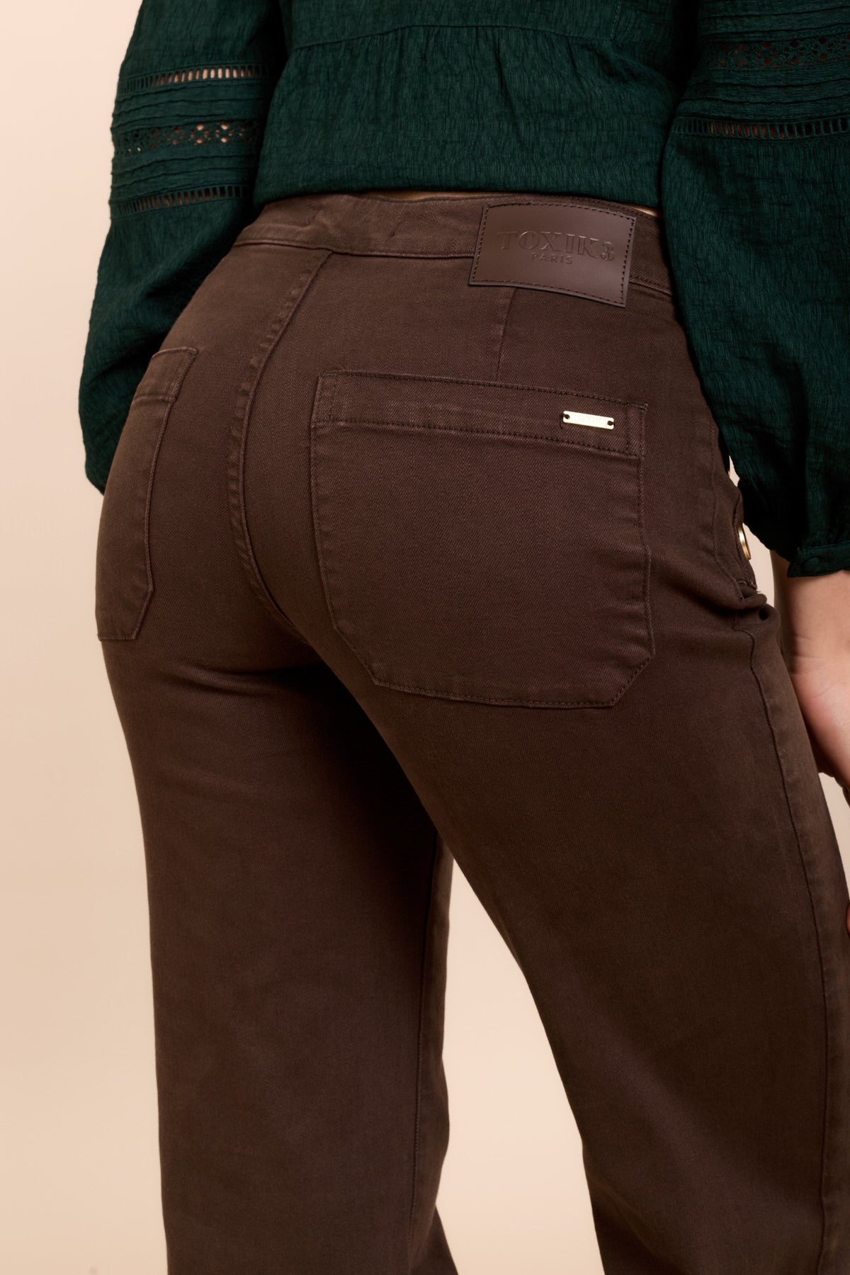 Toxik3 jean bootcut boutons dorés