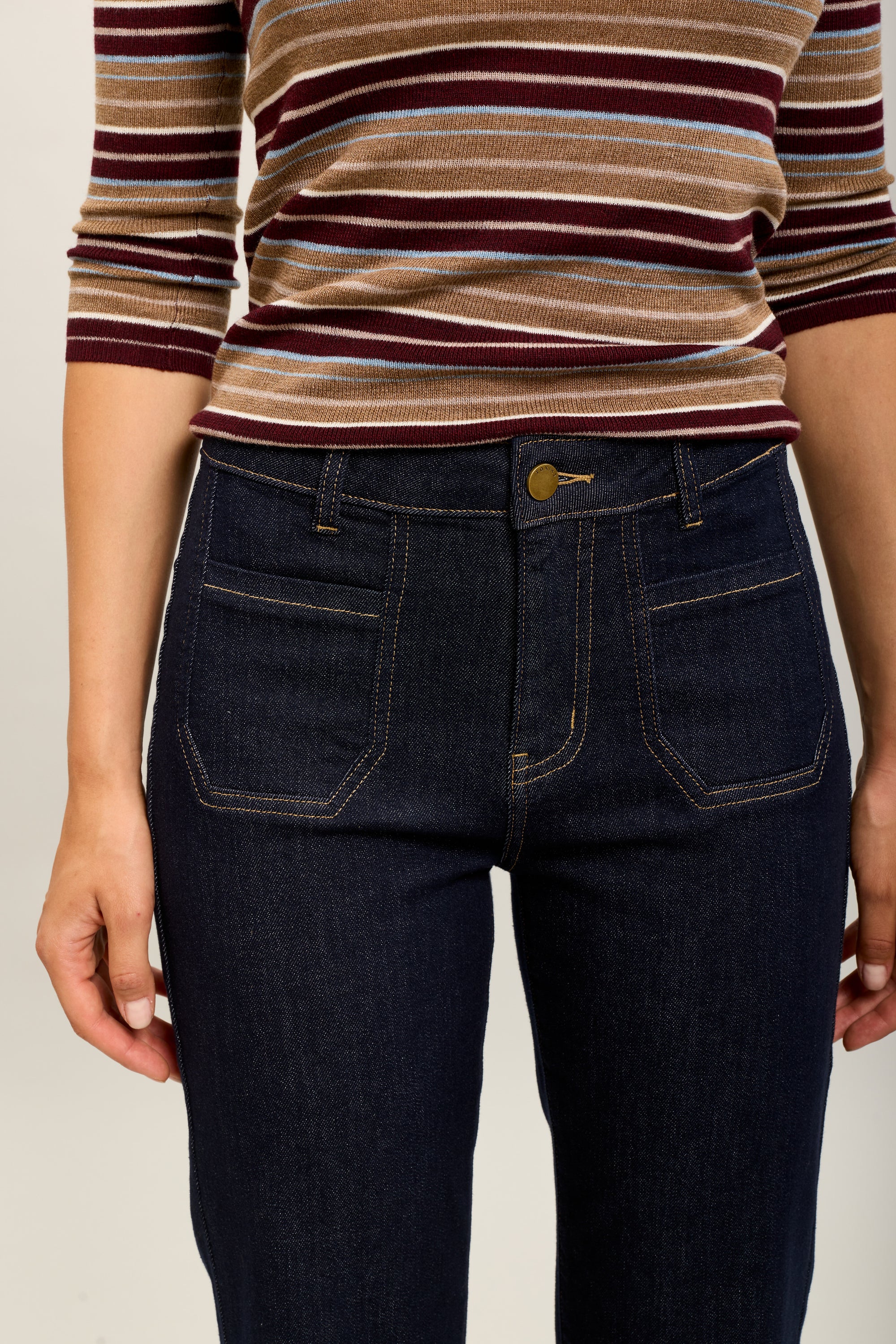 Pantalones vaqueros bootcut de denim elástico Toxik3 con bolsillos ribeteados