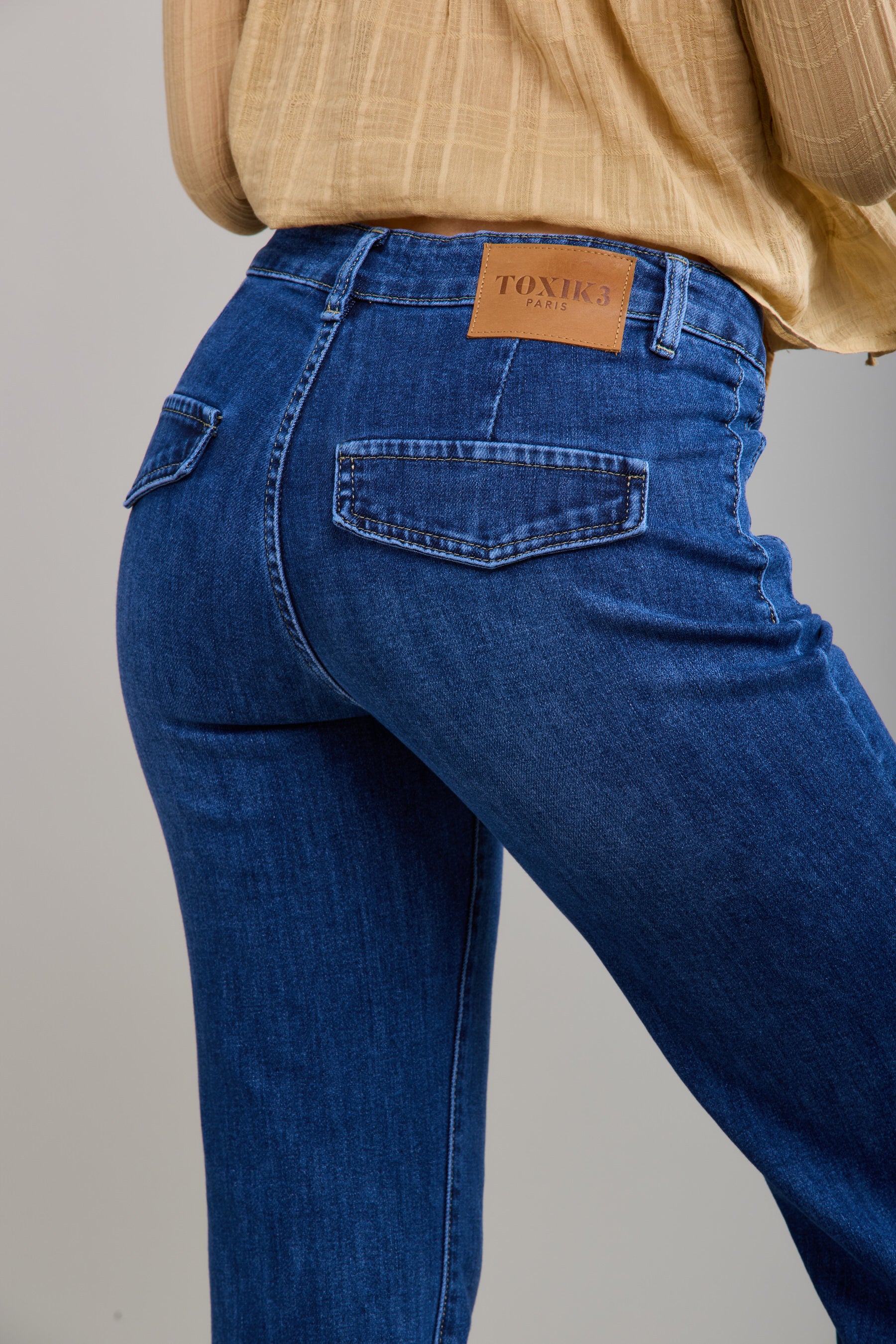 Pantalones vaqueros bootcut de denim elástico Toxik3 con bolsillos ribeteados