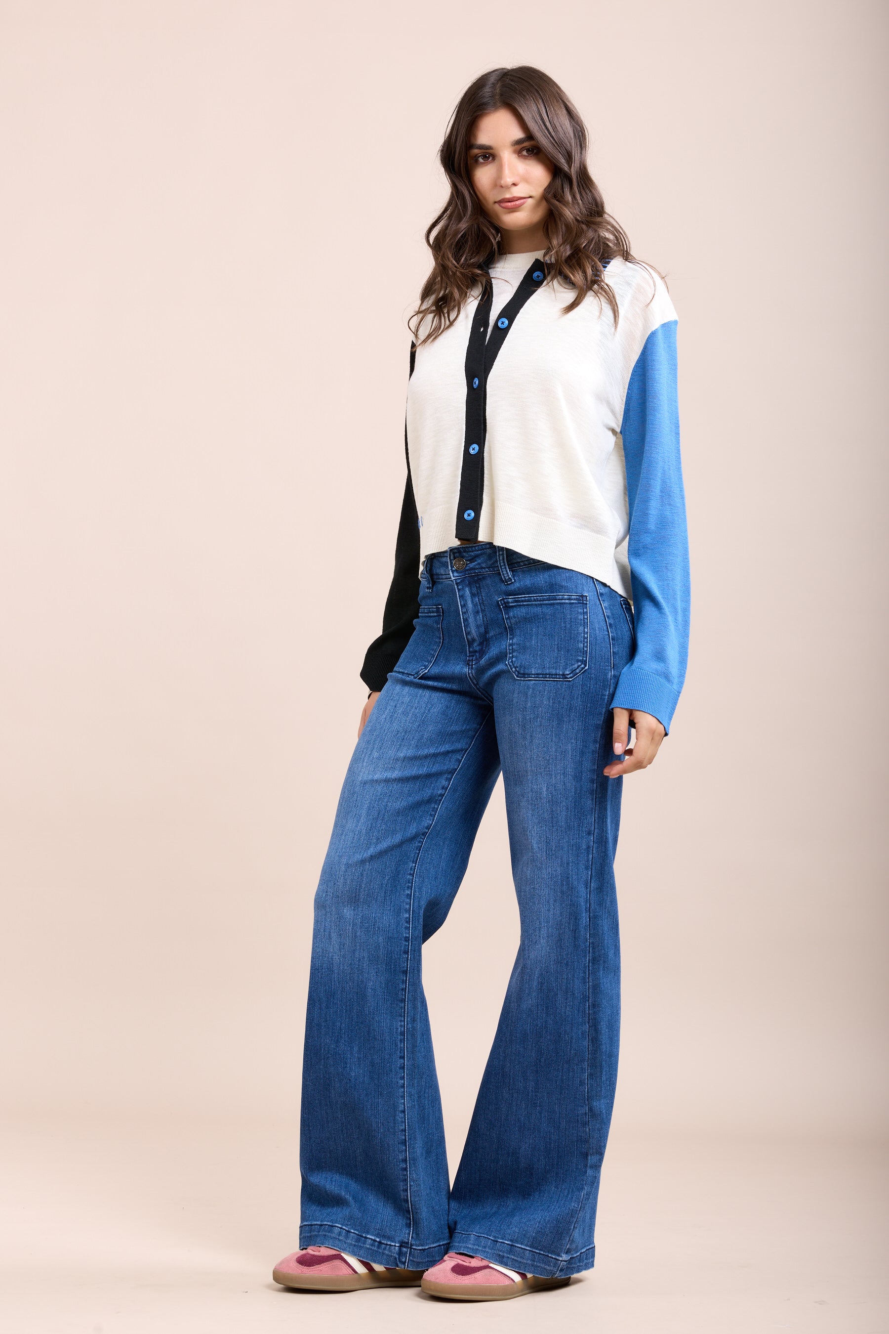 Toxik3 brede stretchjeans met kleine opgestikte zakken