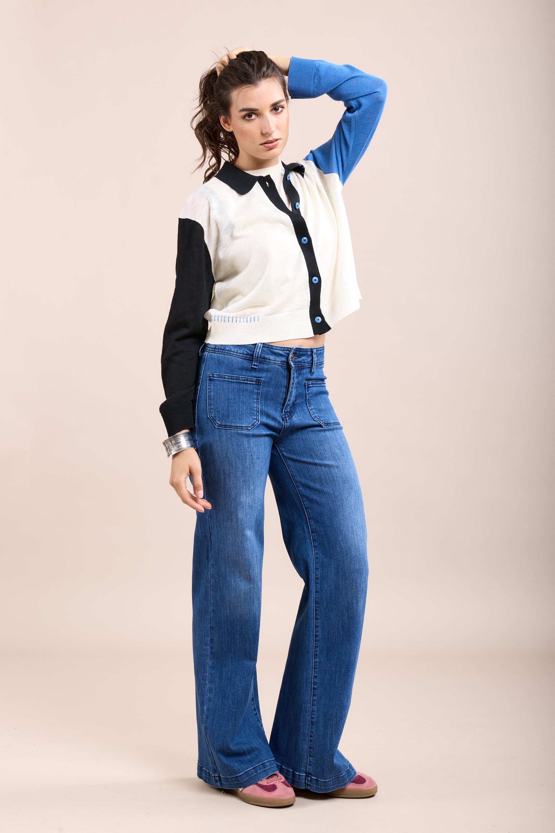 Toxik3 brede stretchjeans met kleine opgestikte zakken