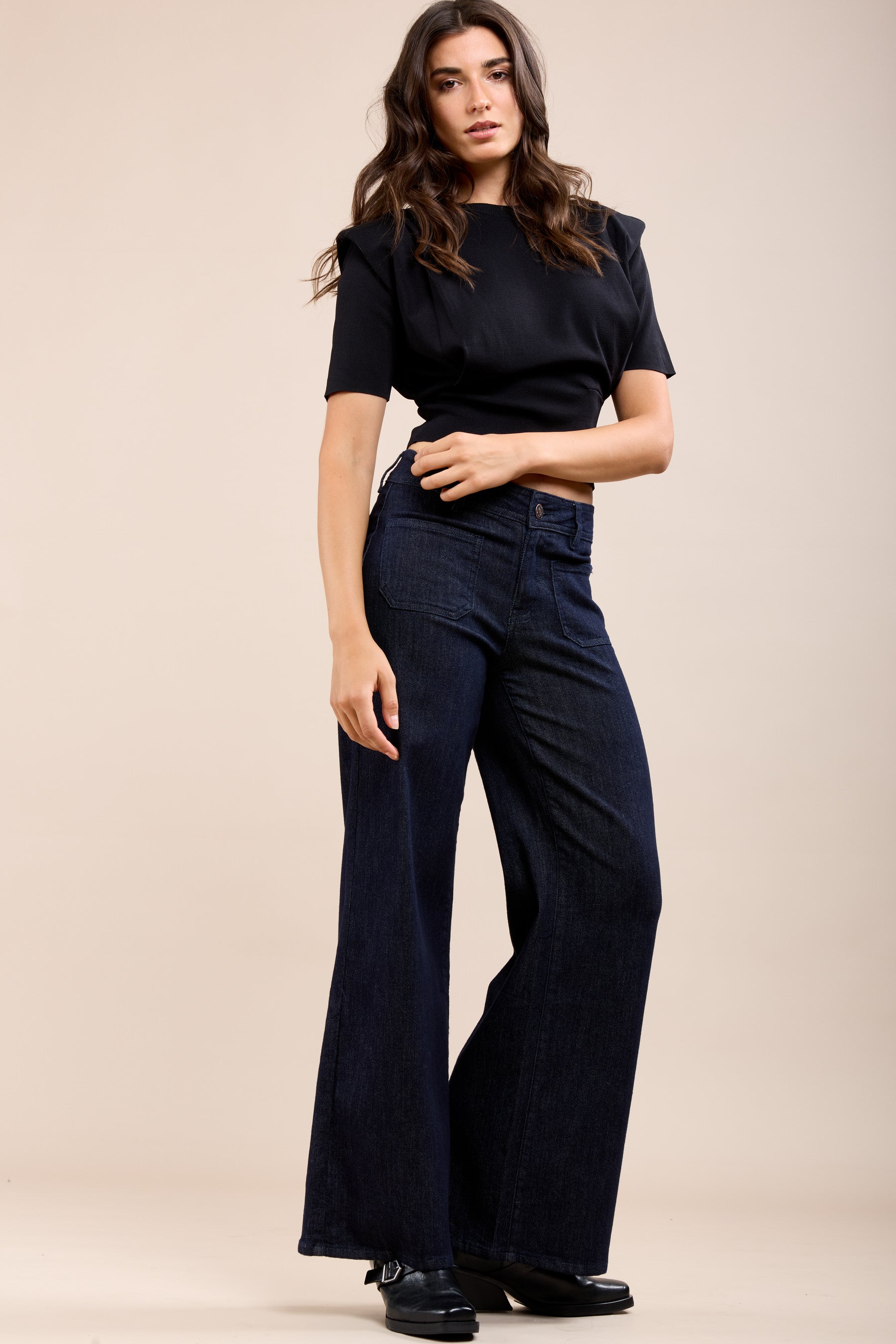 Toxik3 brede stretchjeans met kleine opgestikte zakken