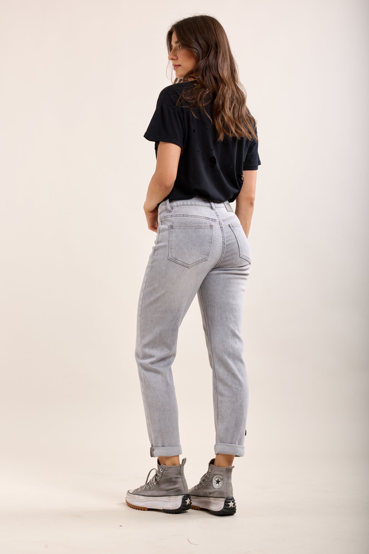 Toxik3 jean boy stretch à revers avec nœuds papillon satin