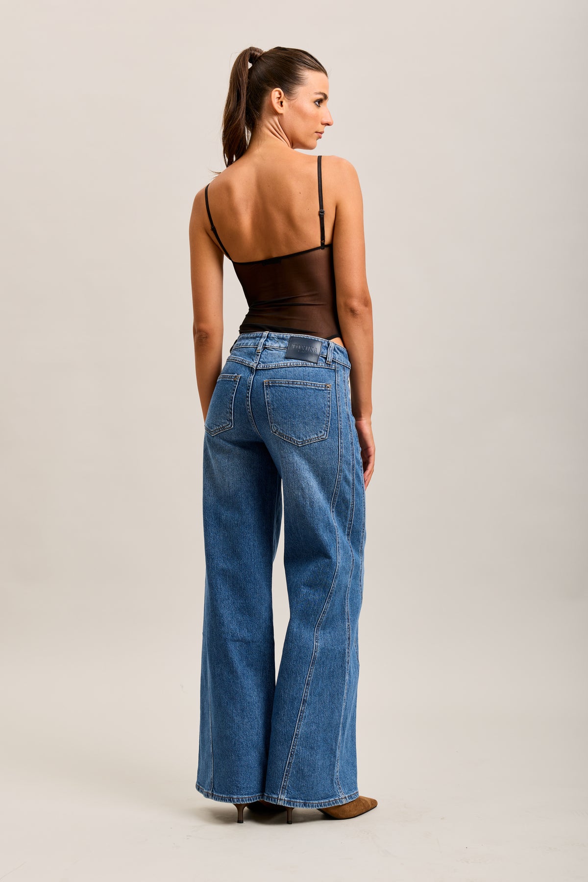 Toxik3 weite Stretchjeans mit Ausschnitten