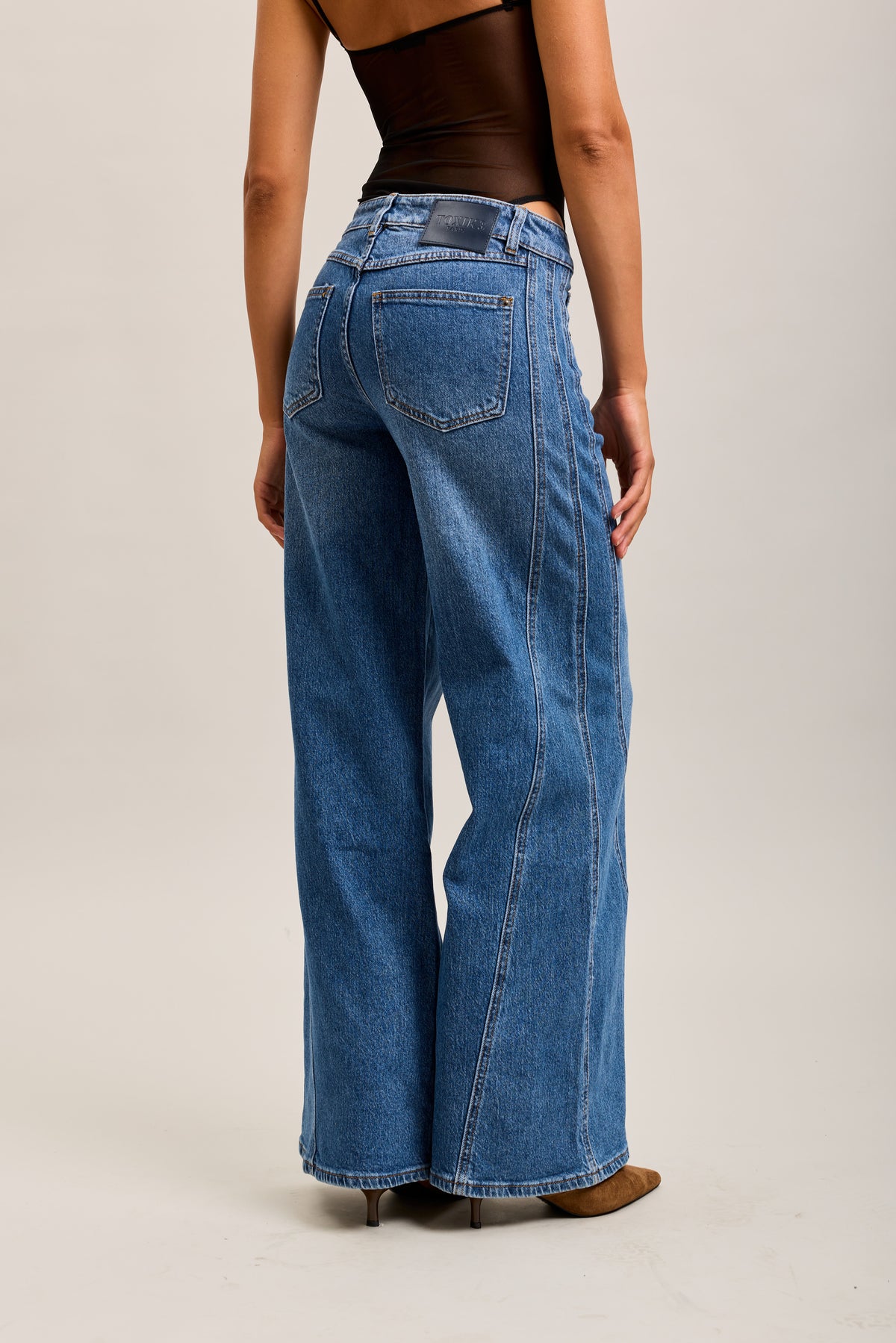 Toxik3 weite Stretchjeans mit Ausschnitten