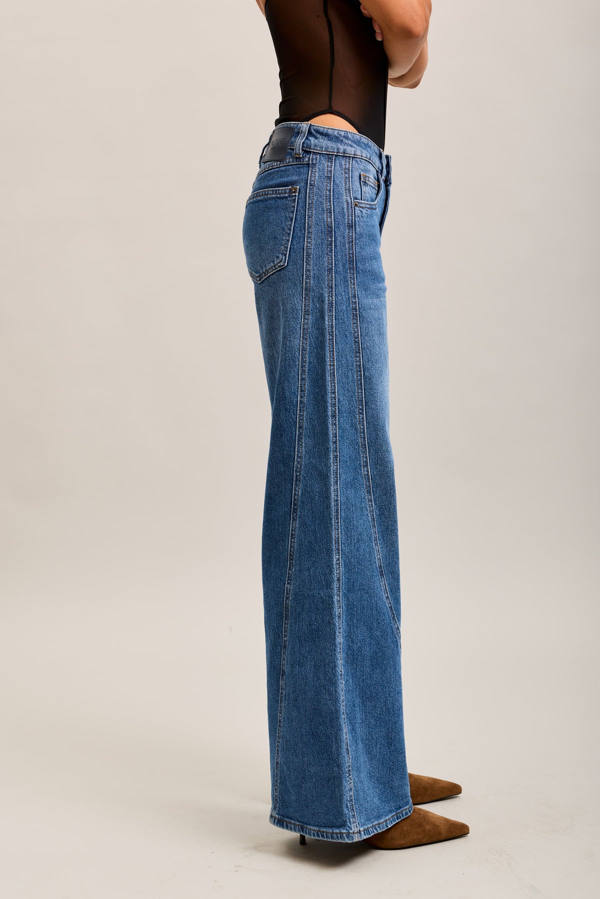 Toxik3 weite Stretchjeans mit Ausschnitten