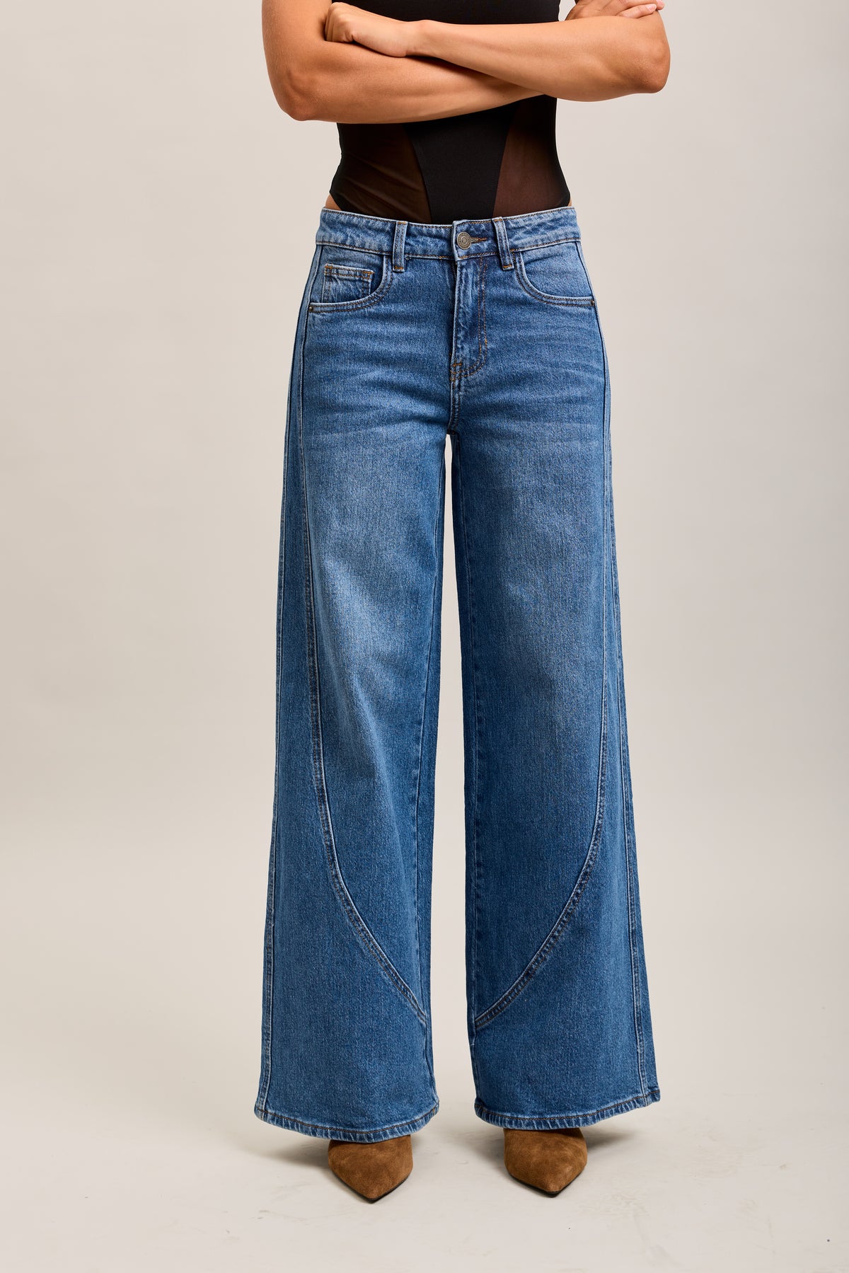 Toxik3 weite Stretchjeans mit Ausschnitten