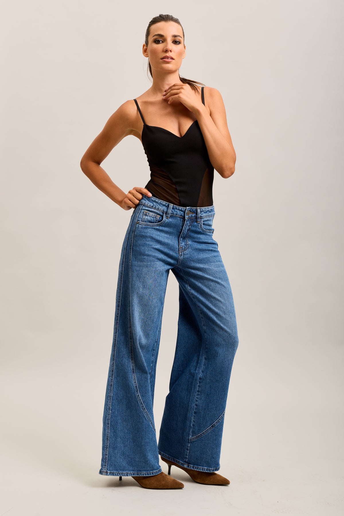 Toxik3 weite Stretchjeans mit Ausschnitten