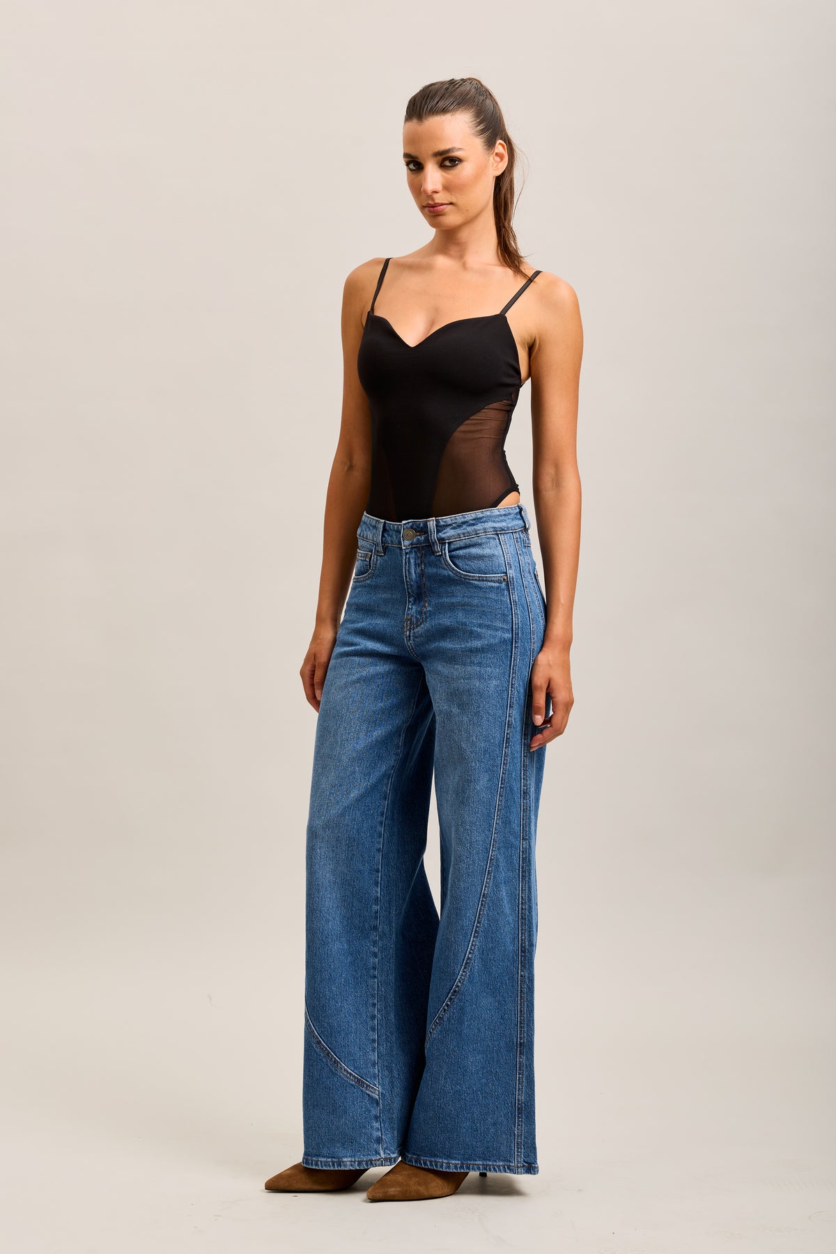 Toxik3 weite Stretchjeans mit Ausschnitten