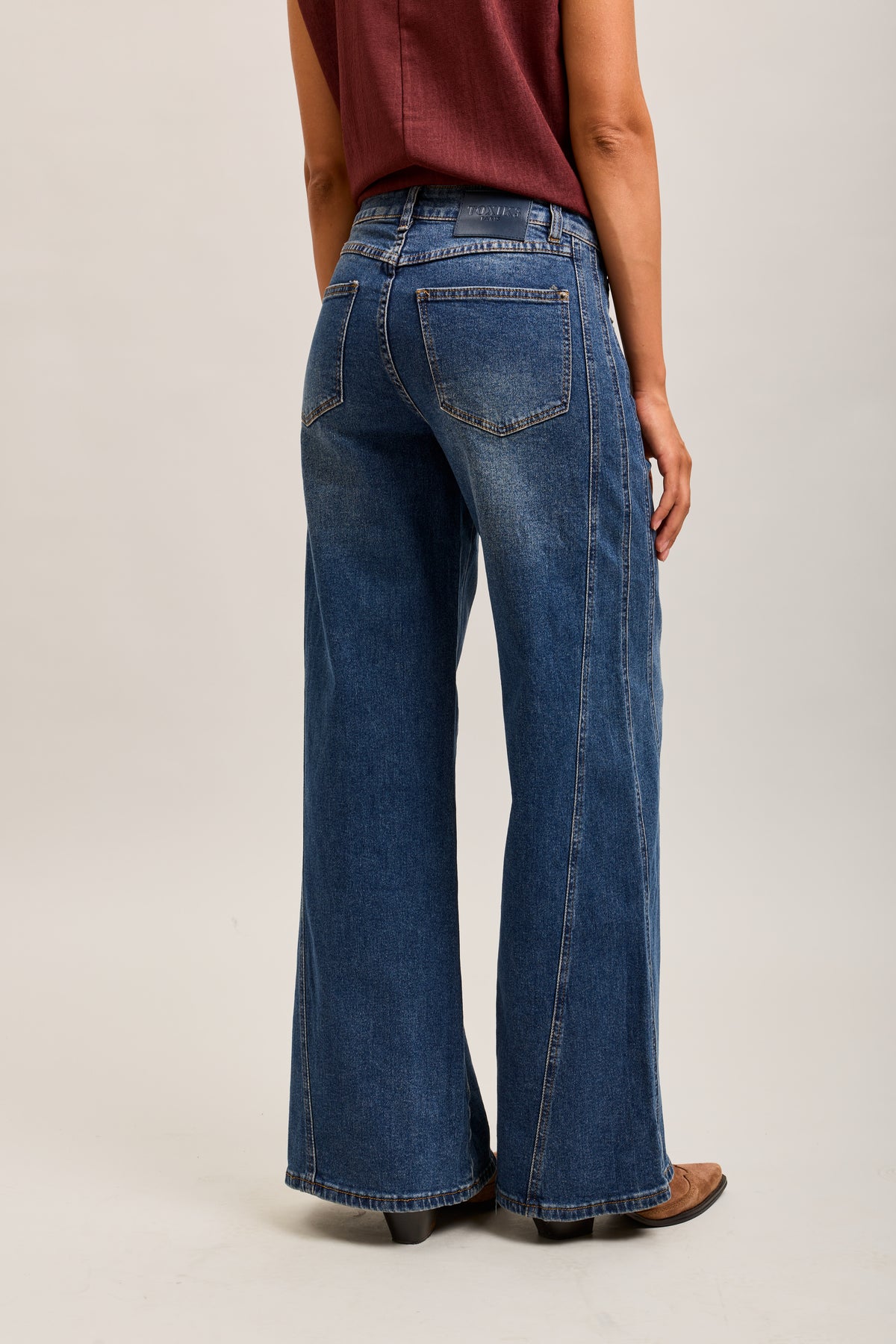 Toxik3 weite Stretchjeans mit Ausschnitten