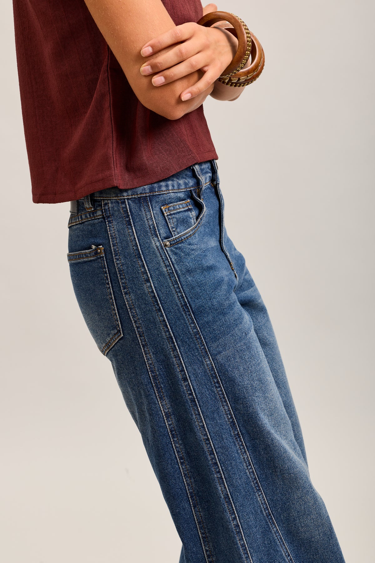Toxik3 weite Stretchjeans mit Ausschnitten