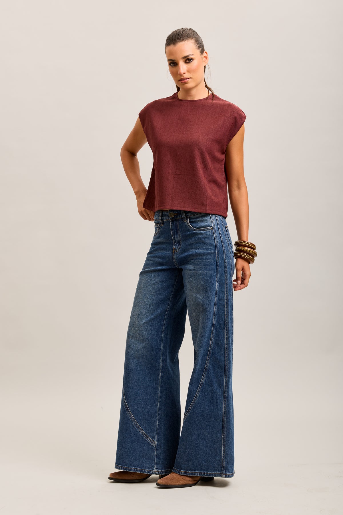 Toxik3 weite Stretchjeans mit Ausschnitten
