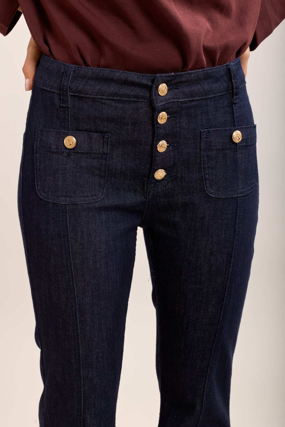 Toxik3 jean flare à boutons dorés