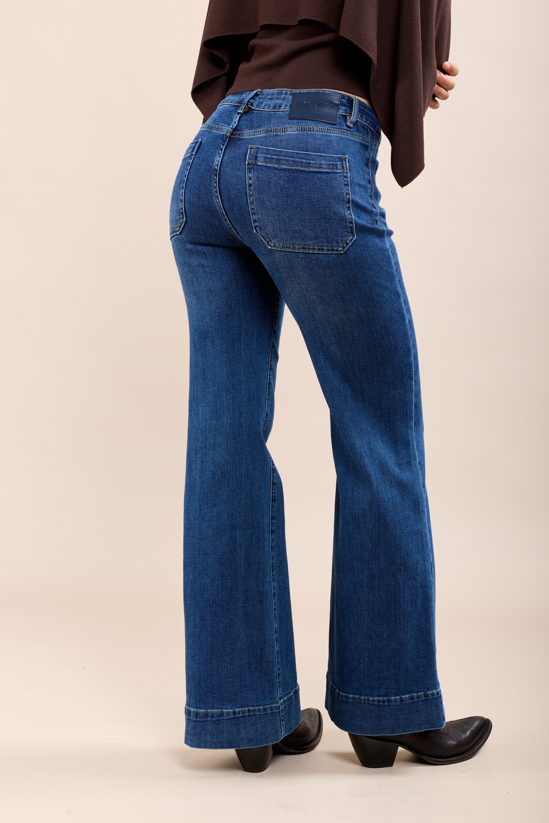 Toxik3 pantalon jean bootcut stretch à boutons grands ourlets