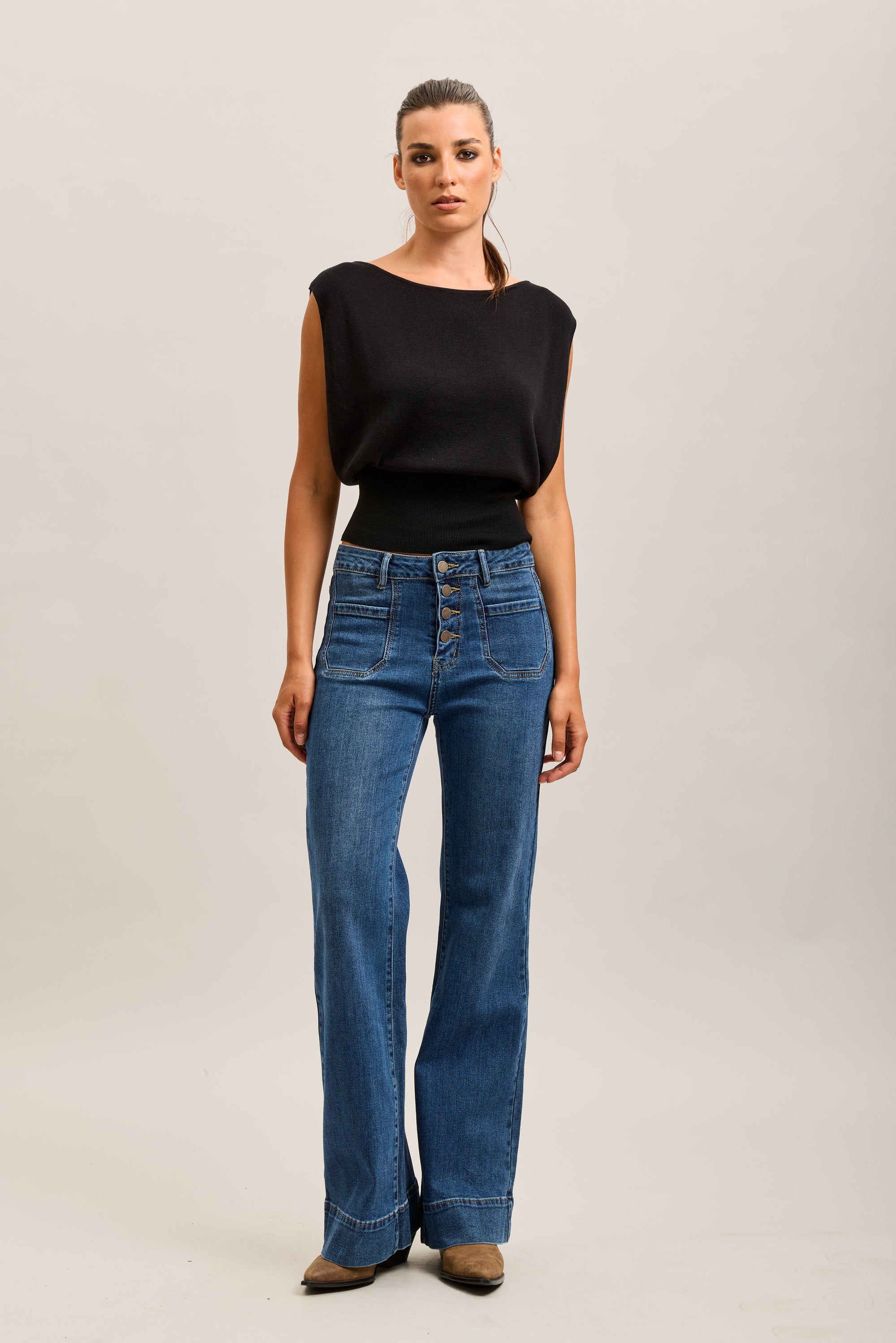 Toxik3 Stretch-Bootcut-Jeanshose mit großen Saumknöpfen