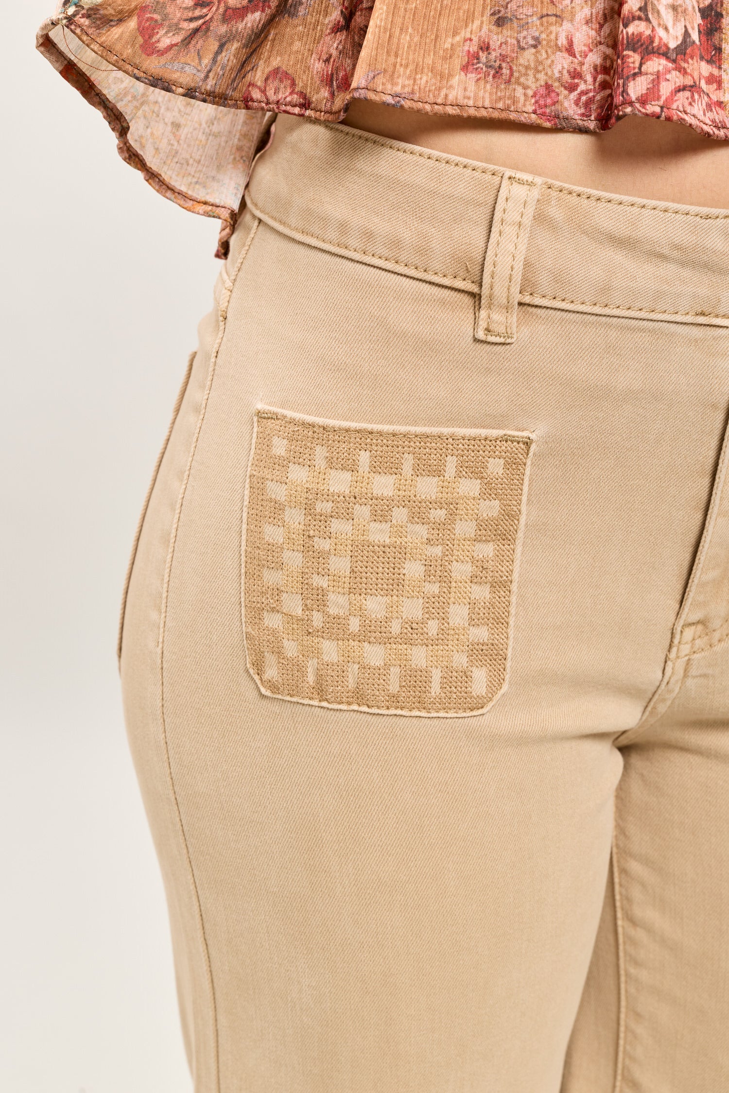 Toxik3 pantalon flare en jean stretch poches plaquées brodées