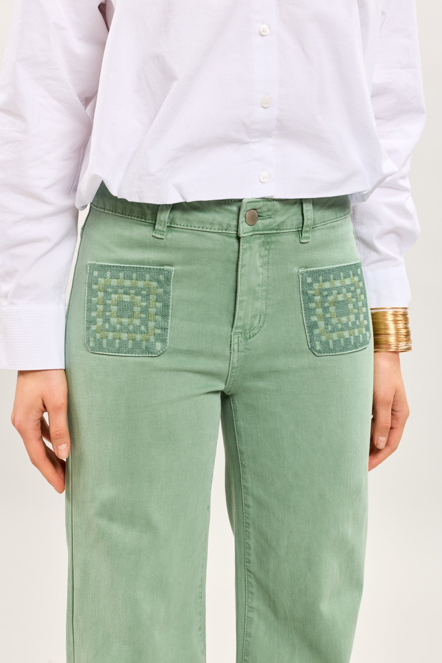Toxik3 pantalon flare en jean stretch poches plaquées brodées