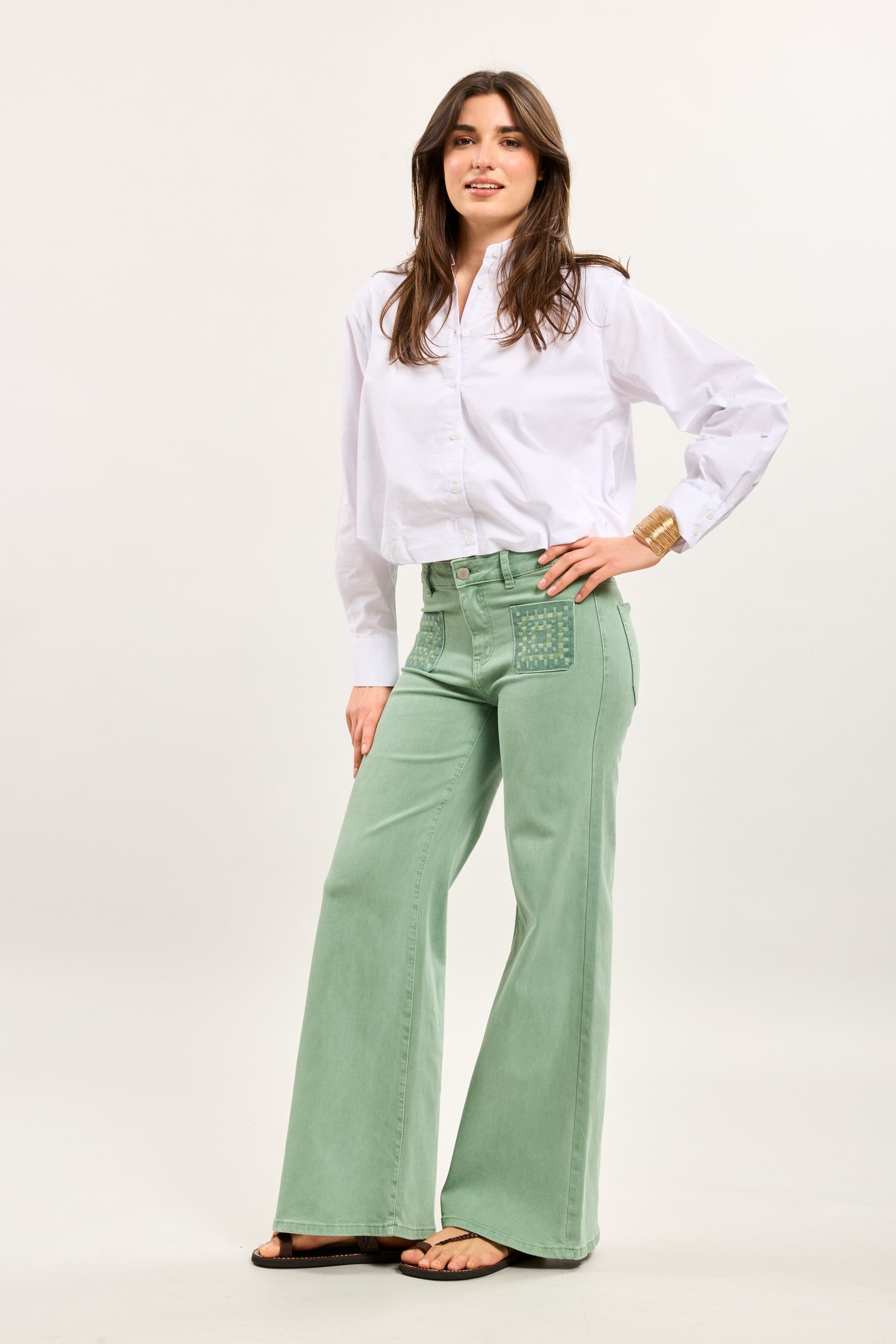 Toxik3 pantalon flare en jean stretch poches plaquées brodées