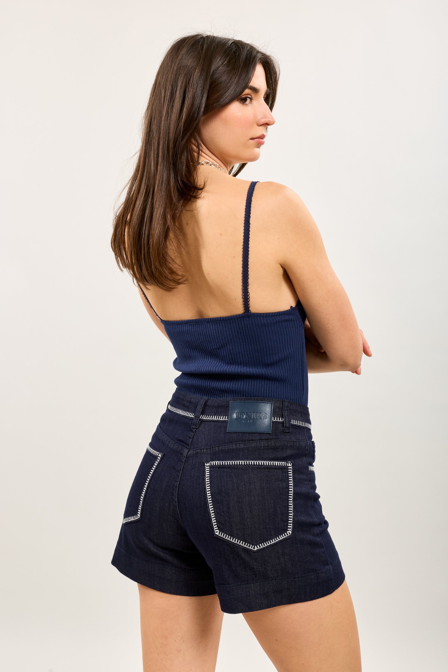 Toxik3 korte raw denim short met witte stiksels