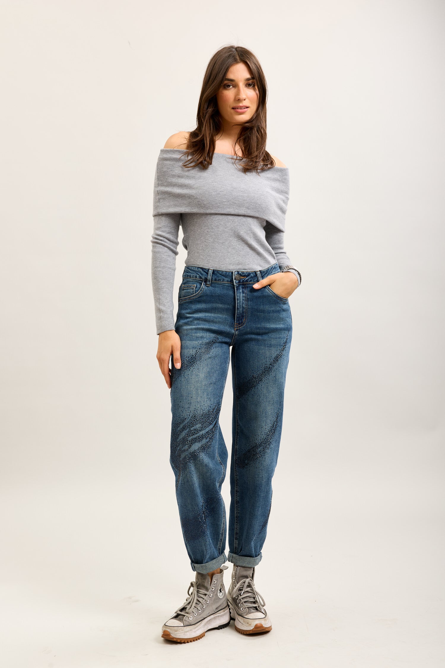 Toxik3 pantalones vaqueros mom elásticos con vuelta y pedrería