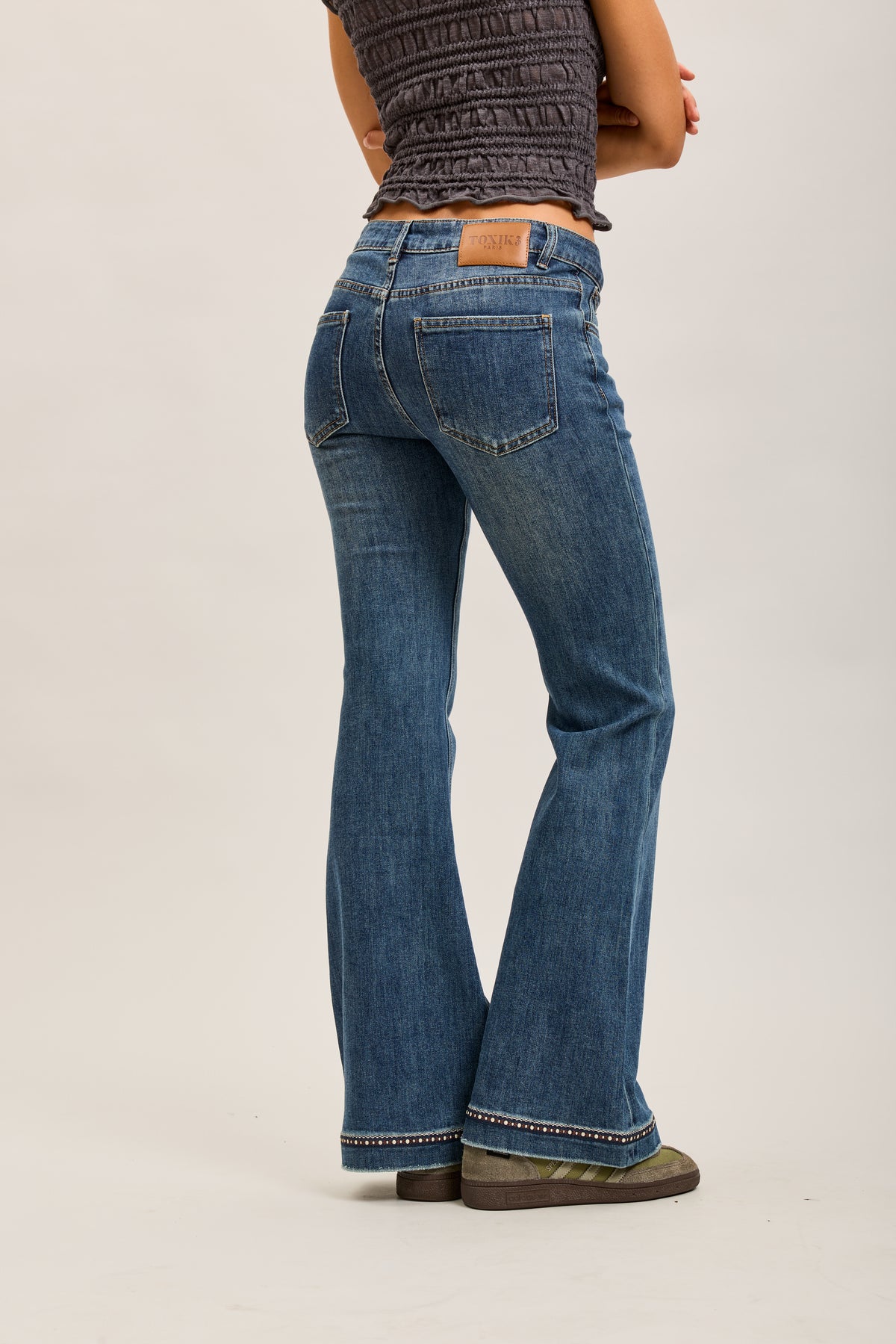 Toxik3 pantalon jean bootcut denim stretch ourlet brodé