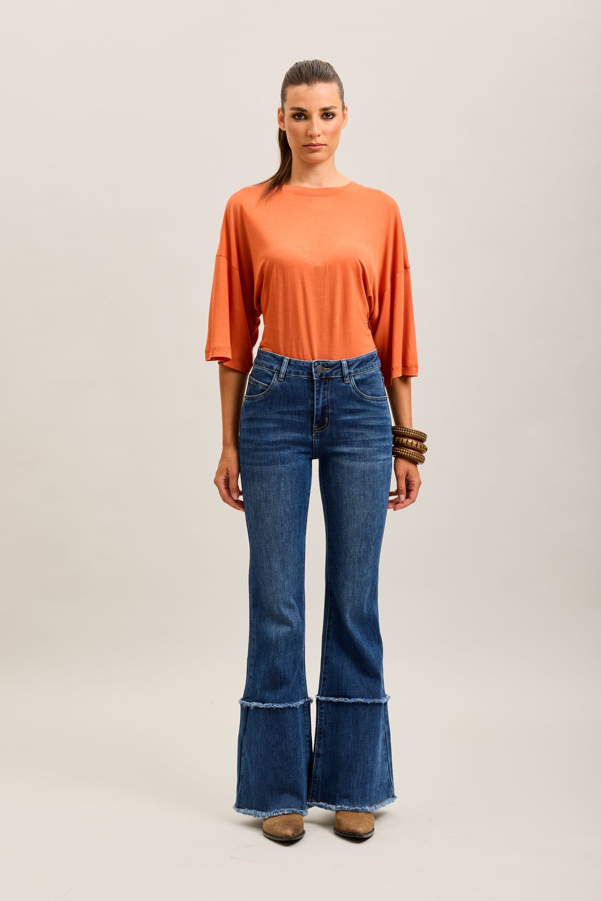 Pantalones vaqueros bootcut de denim elástico Toxik3 con bajo deshilachado