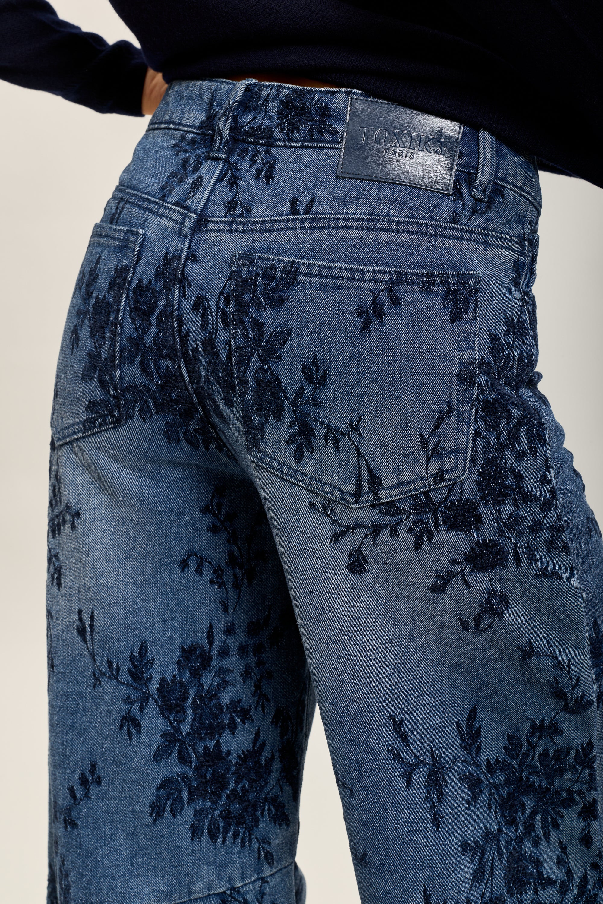 Toxik3 bestickte Ballon-Jeanshose aus Stretch-Denim