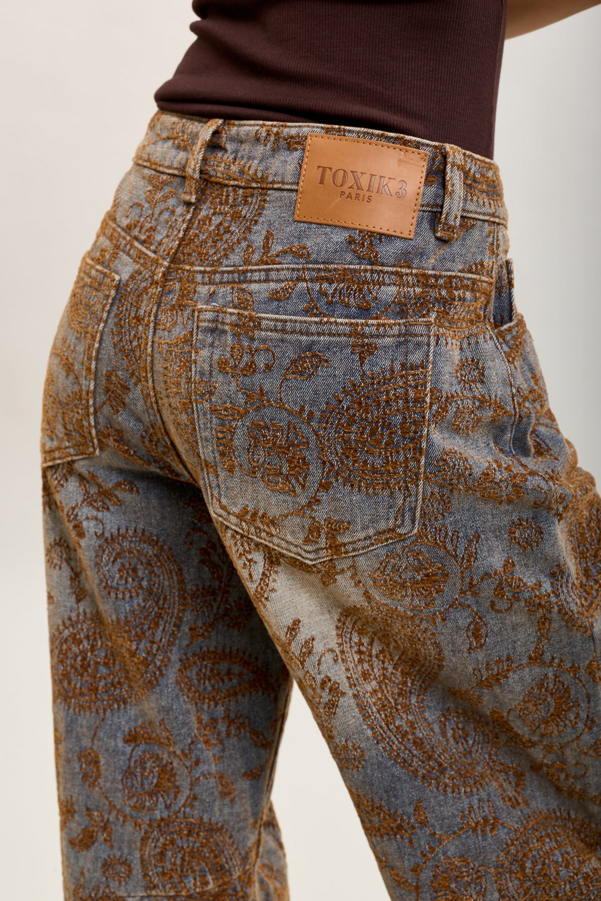 Toxik3 bestickte Ballon-Jeanshose aus Stretch-Denim