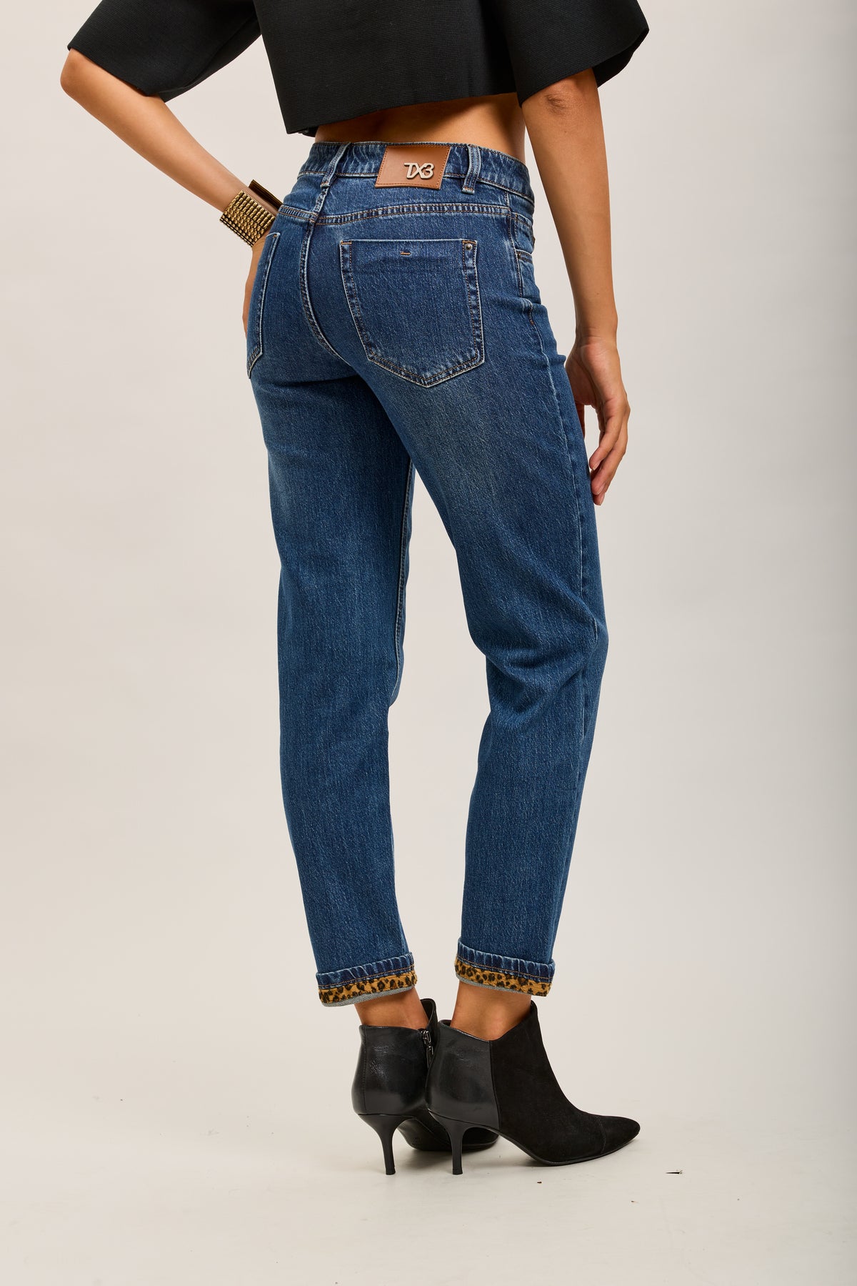 Pantalones vaqueros Mom de denim elástico con bajo de leopardo Toxik3