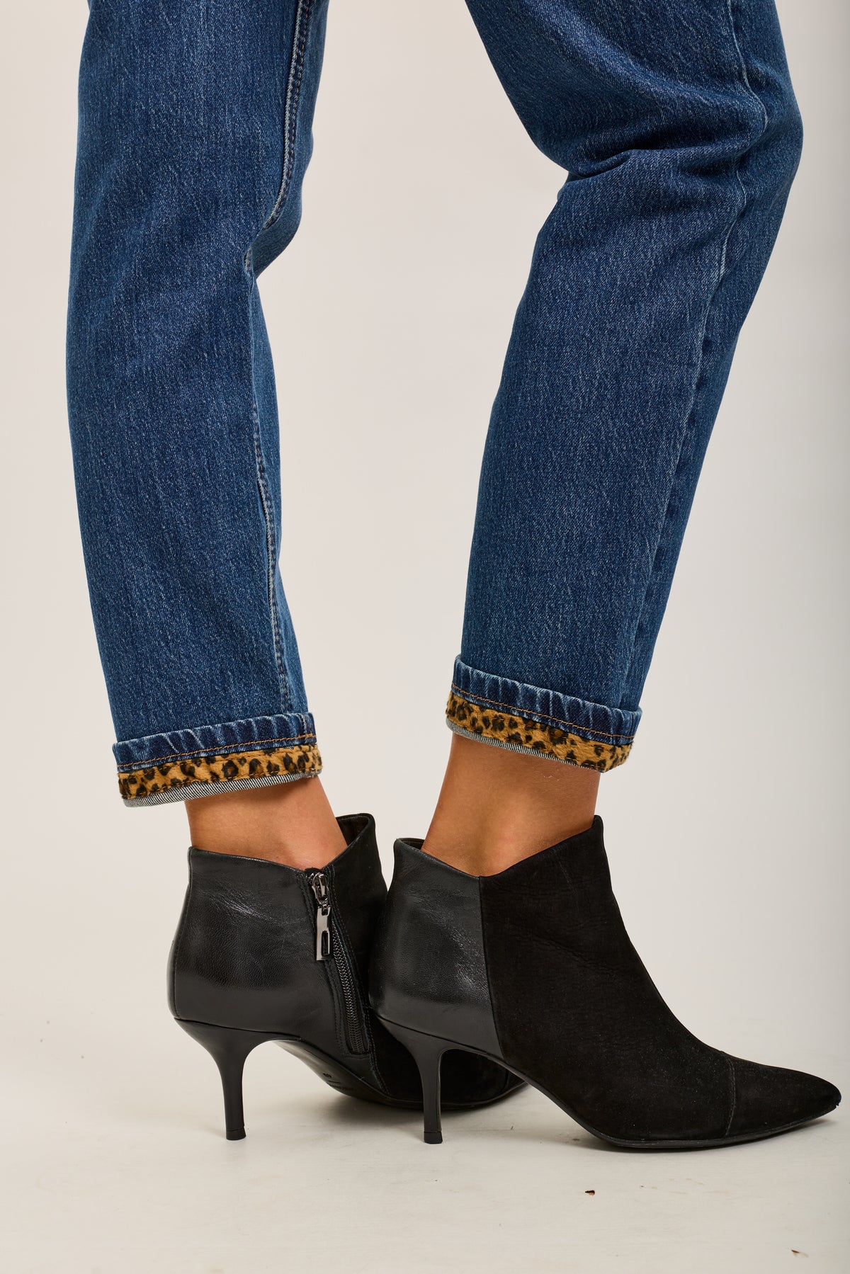 Pantalones vaqueros Mom de denim elástico con bajo de leopardo Toxik3